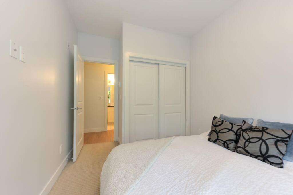 Stay In The Okanagan - Copper Sky, West Kelowna