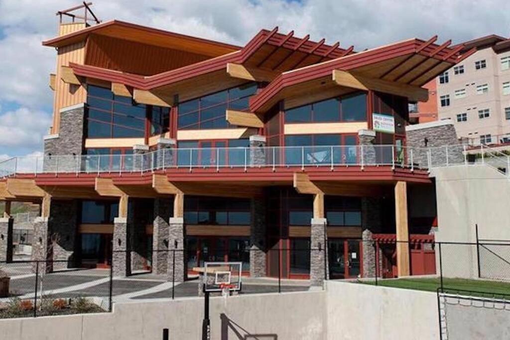 Stay In The Okanagan - Copper Sky, West Kelowna