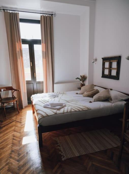Vista Studio Brasov in the Heart of the Old City Center view 2