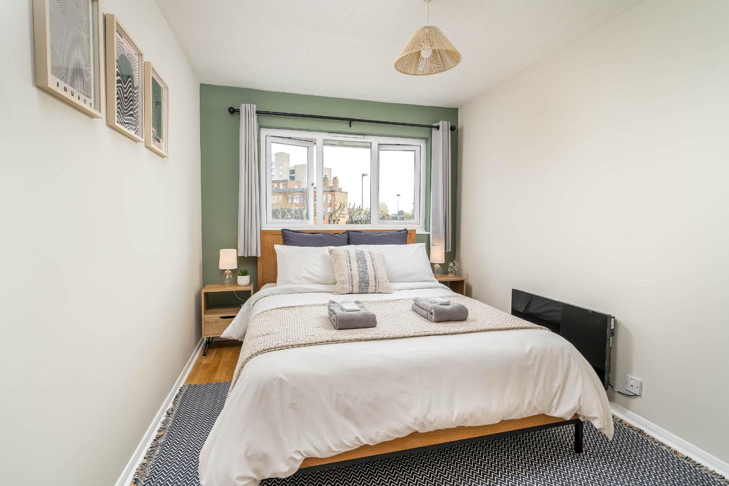 Homely and Stylish Bermondsey Apartment with Parking