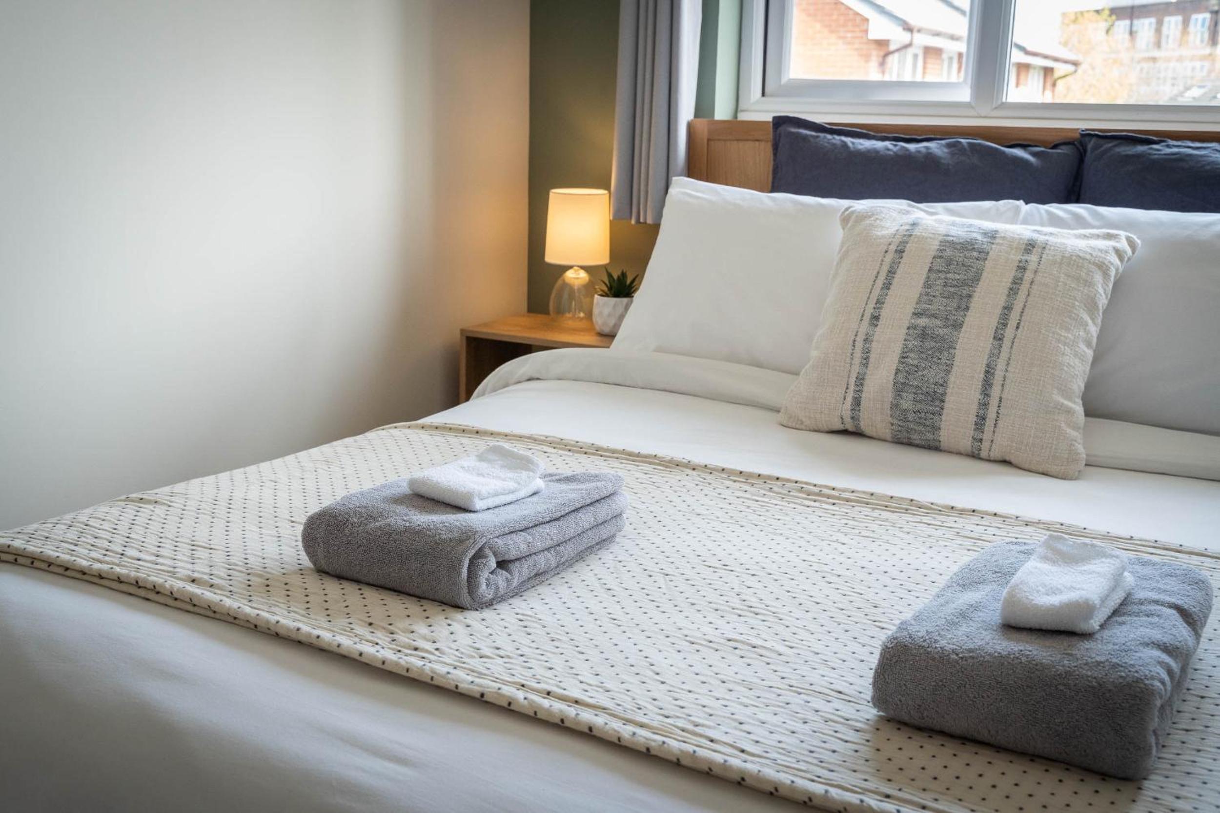 Homely and Stylish Bermondsey Apartment with Parking