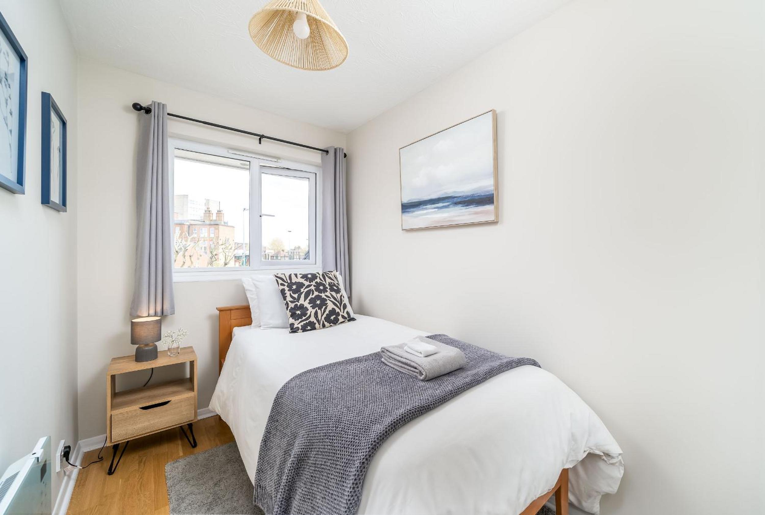 Homely and Stylish Bermondsey Apartment with Parking