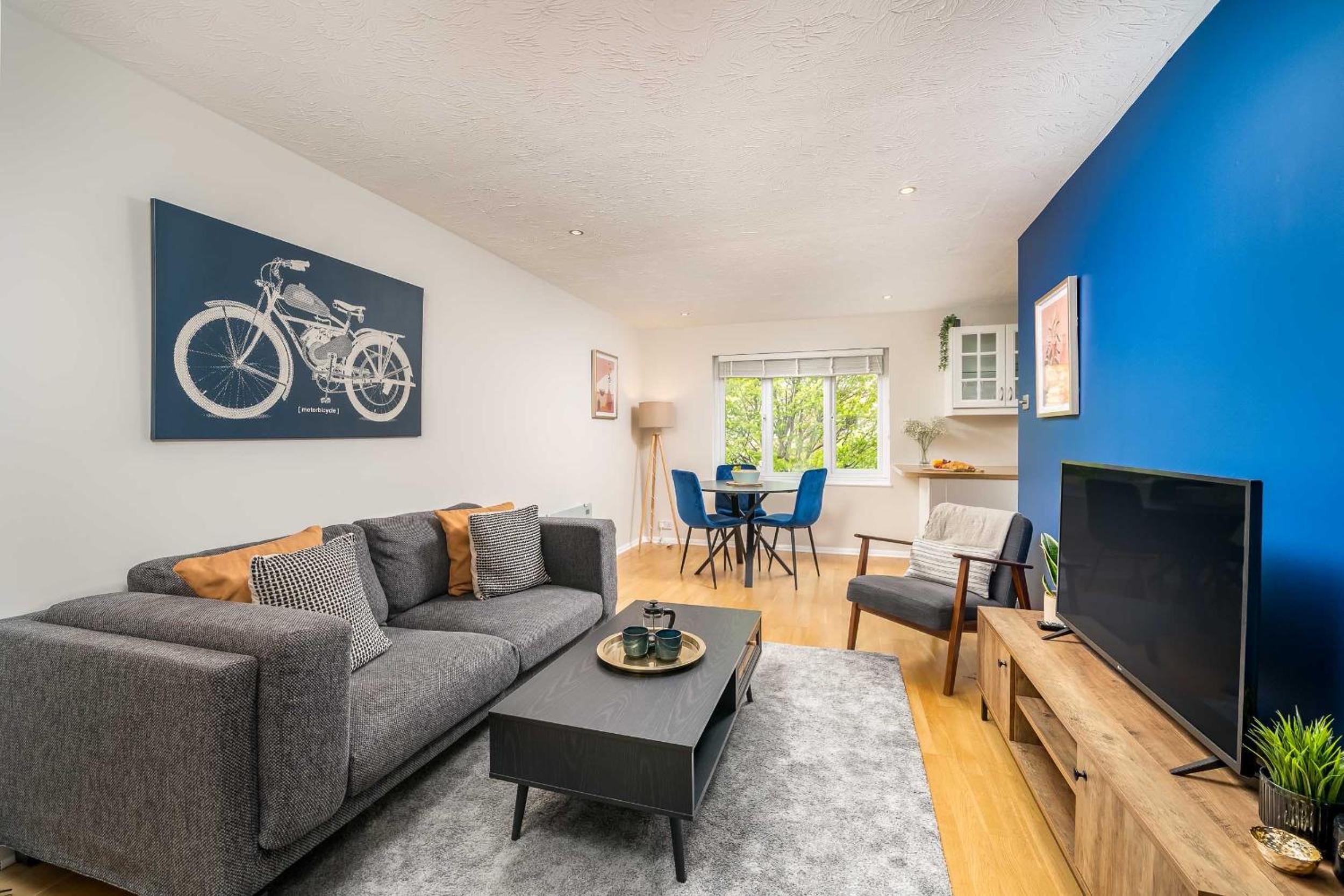 Homely and Stylish Bermondsey Apartment with Parking