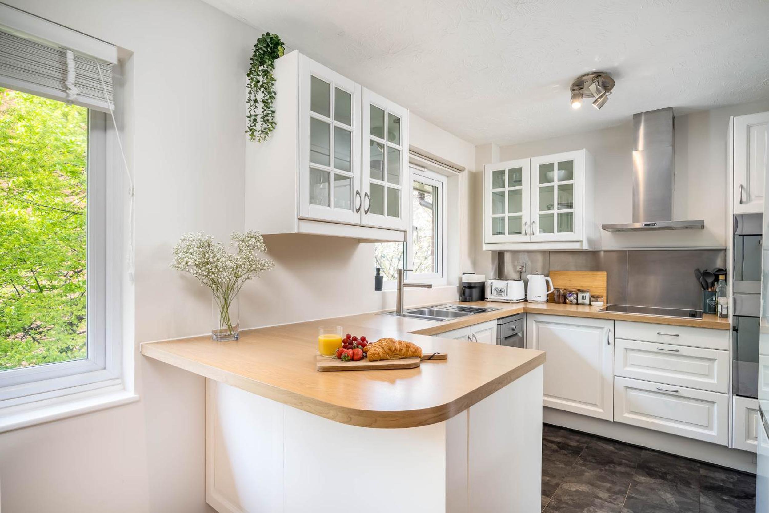 Homely and Stylish Bermondsey Apartment with Parking