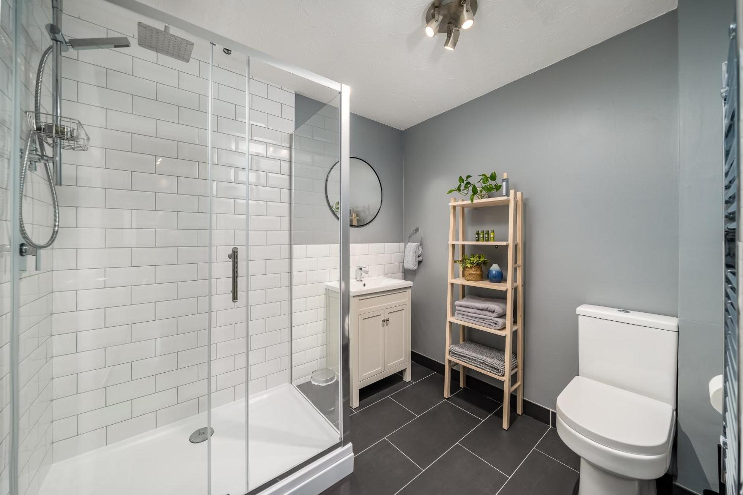 Homely and Stylish Bermondsey Apartment with Parking
