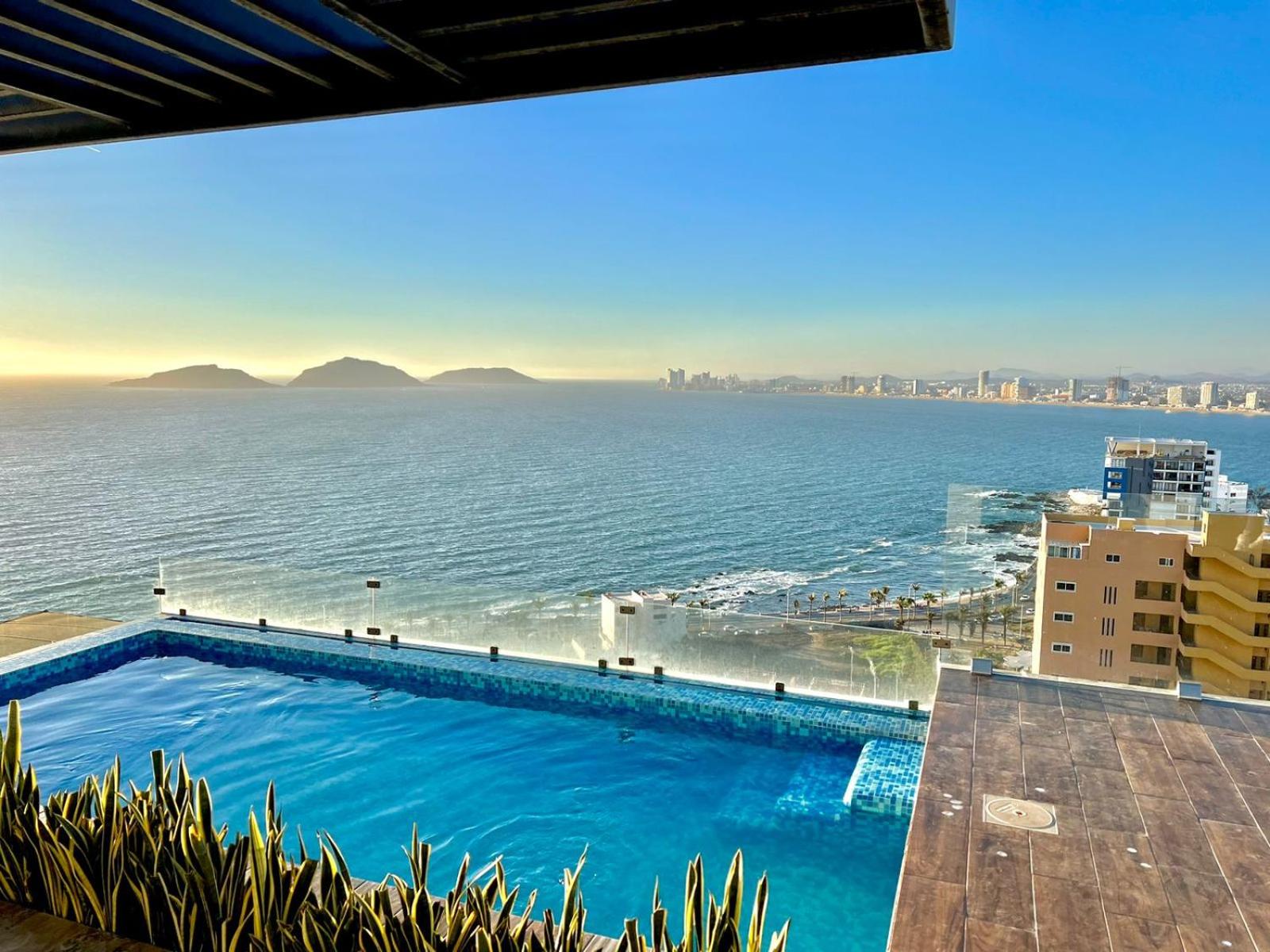 Sunset Tower vista al mar view 4