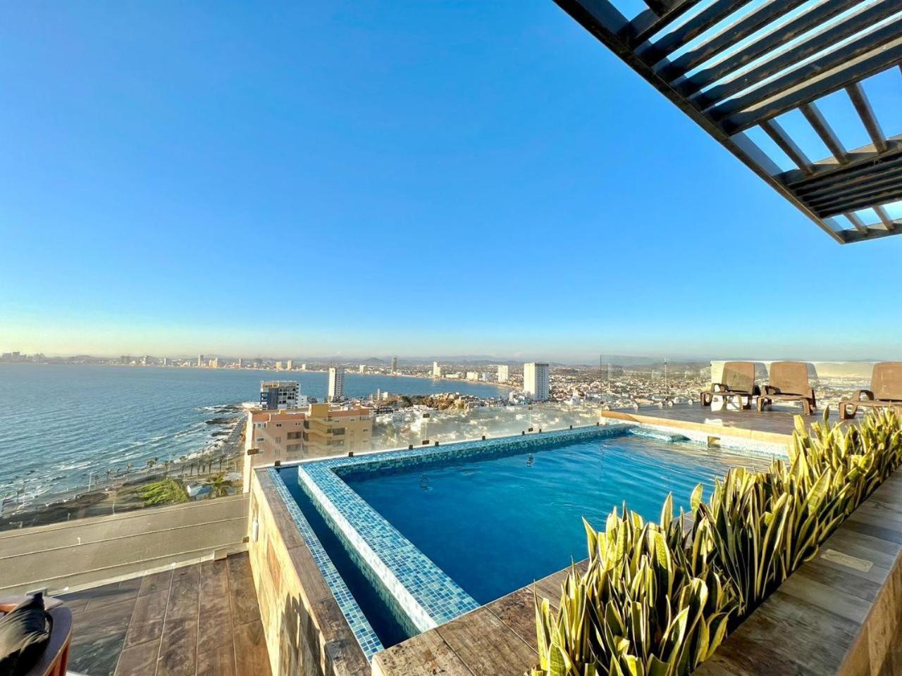 Sunset Tower vista al mar view 5