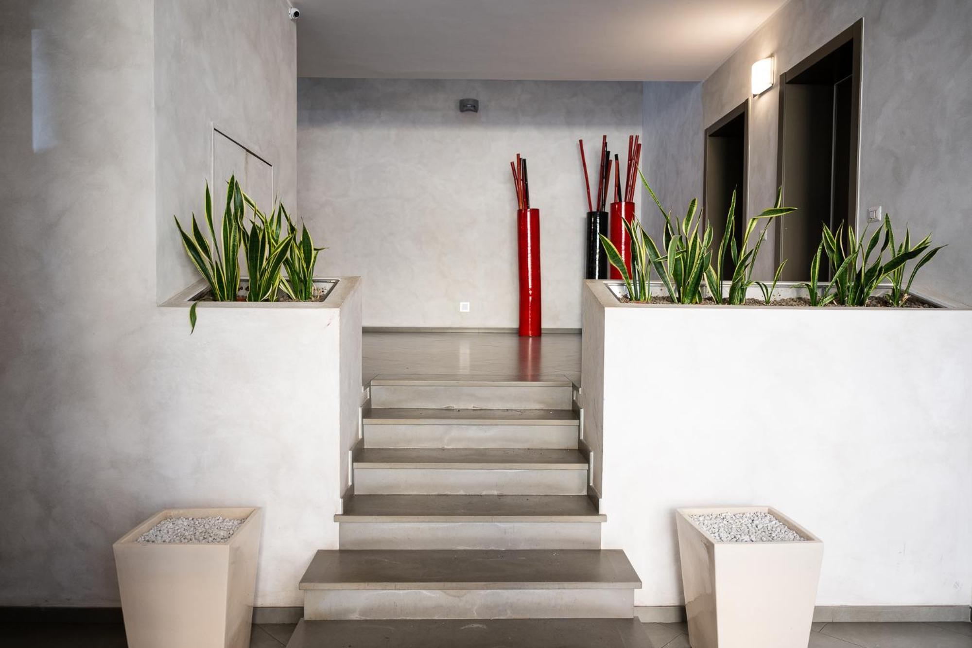 Elegant Location in Florence - 2 FREE PARKING!
