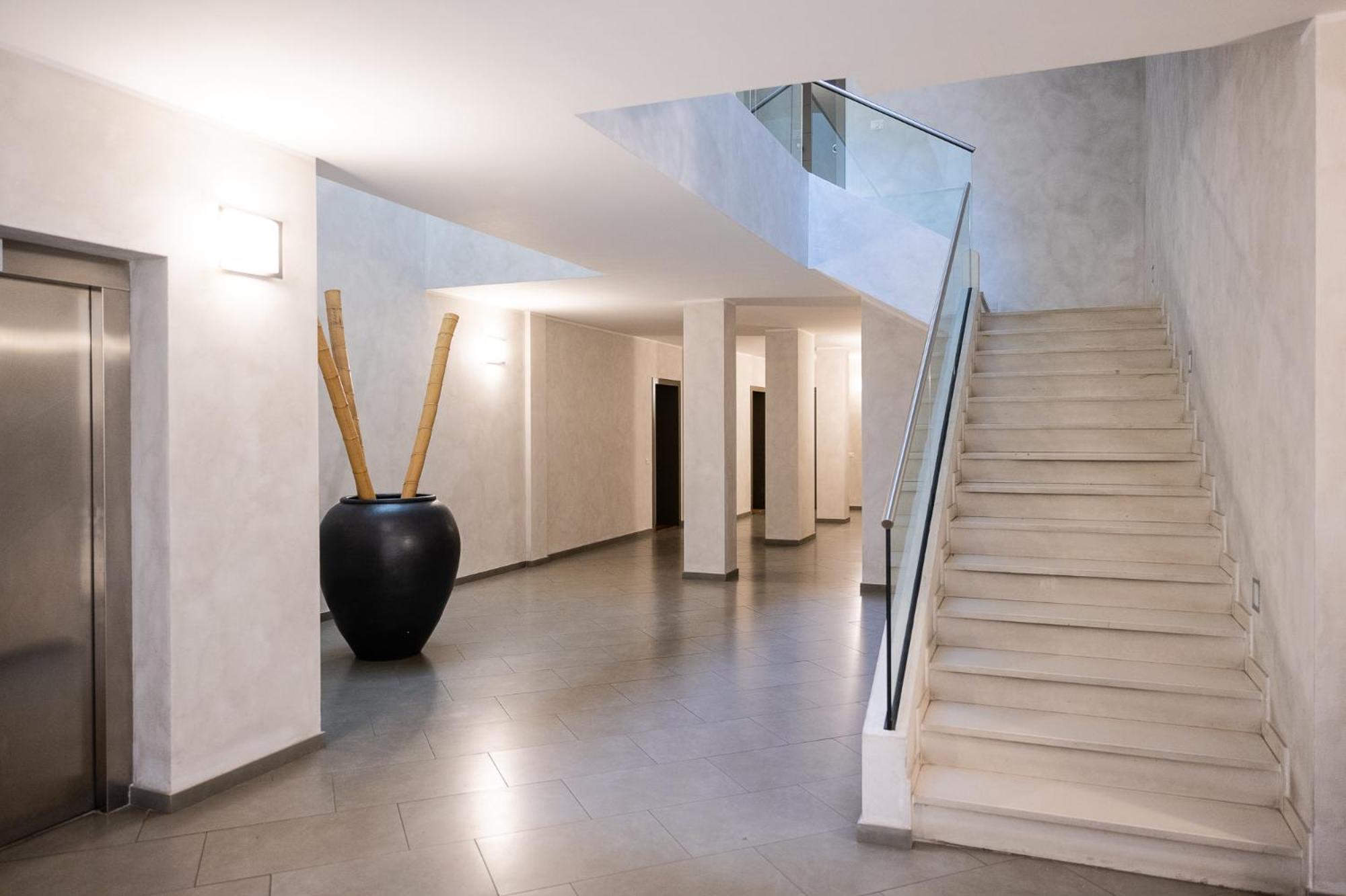 Elegant Location in Florence - 2 FREE PARKING!