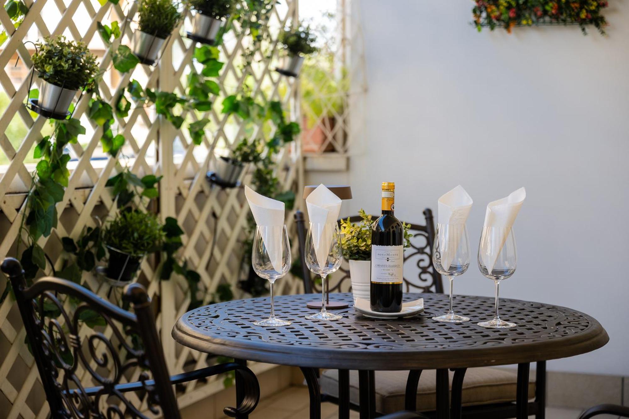 Elegant Location in Florence - 2 FREE PARKING!