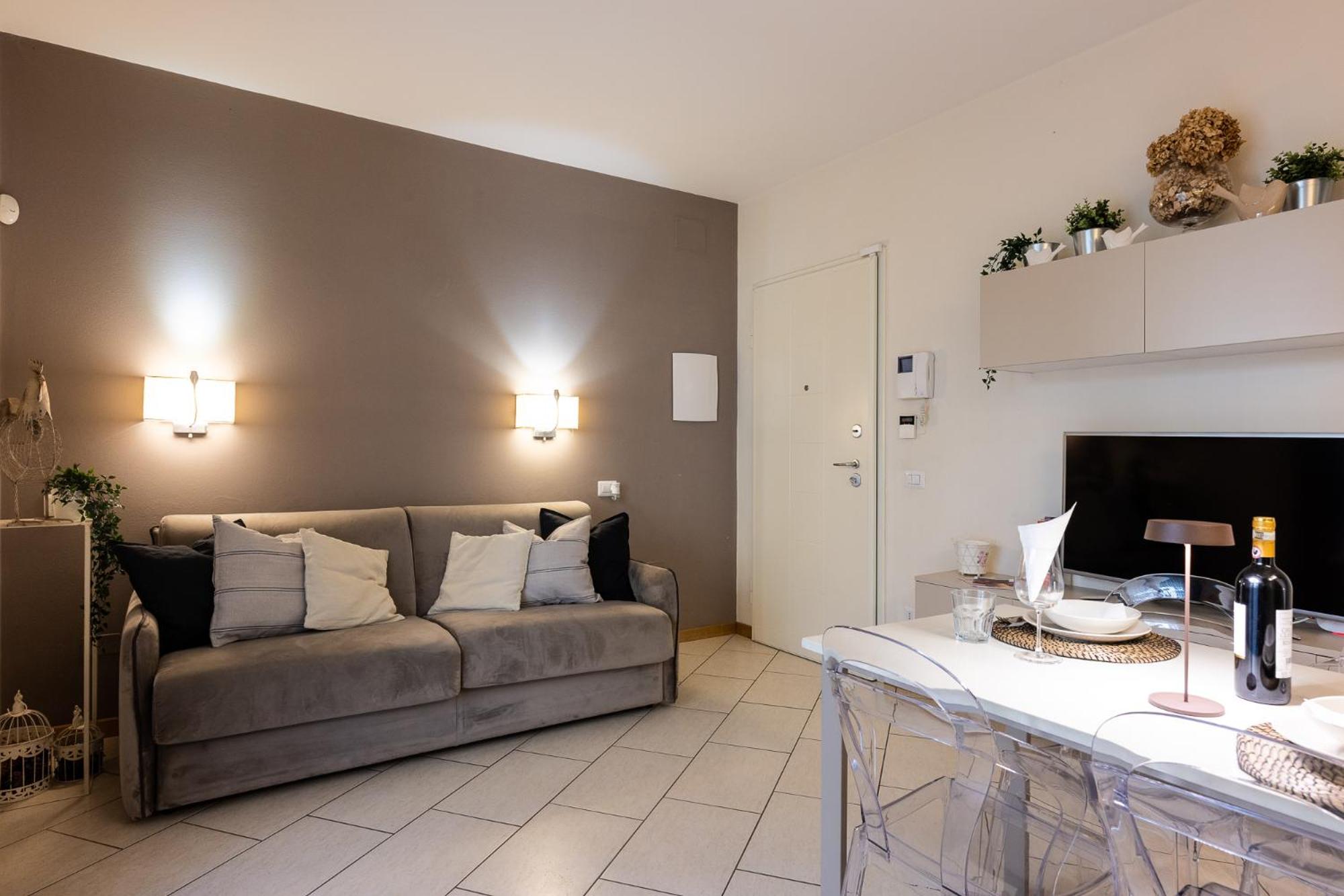 Elegant Location in Florence - 2 FREE PARKING!