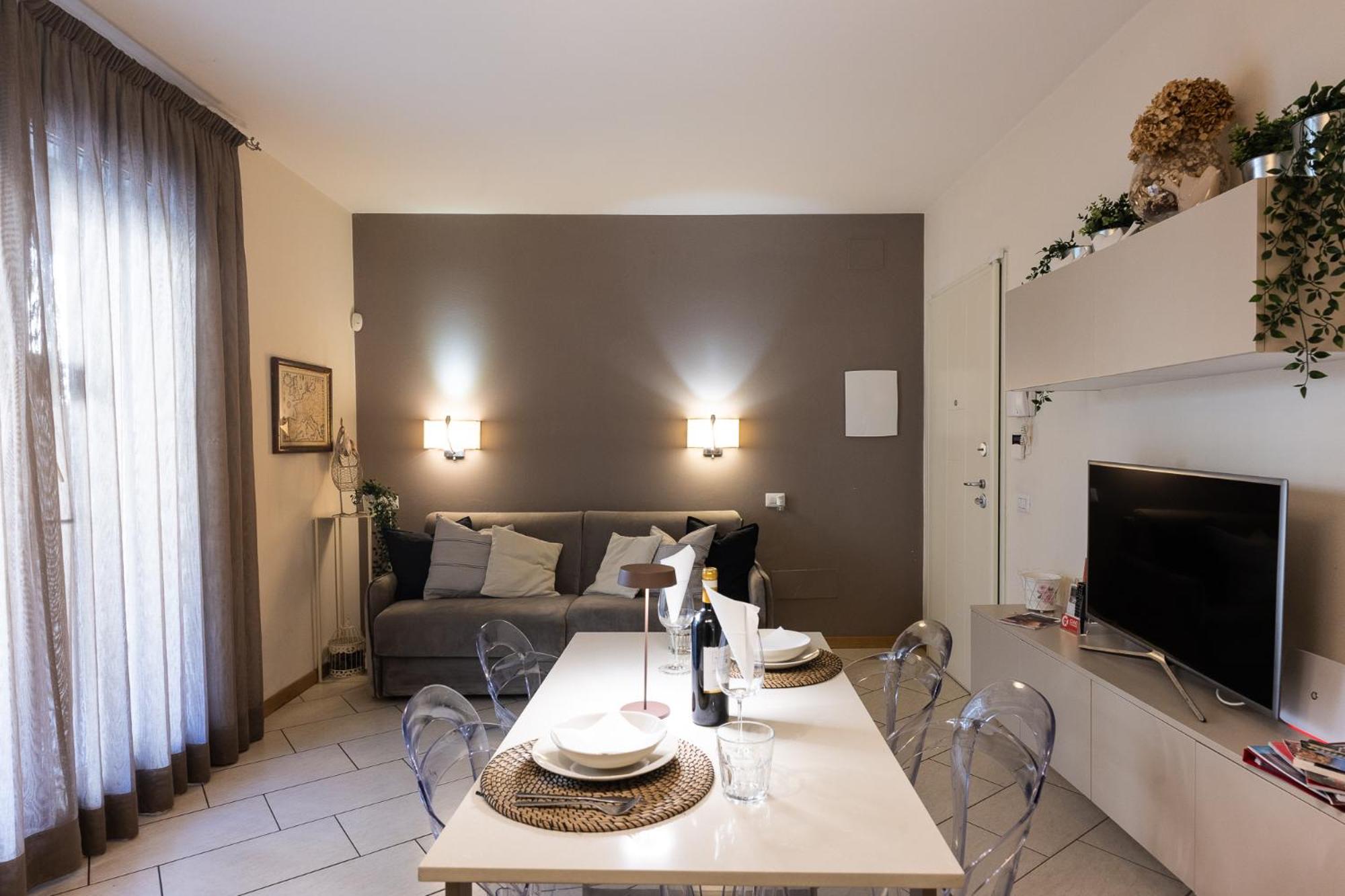 Elegant Location in Florence - 2 FREE PARKING!
