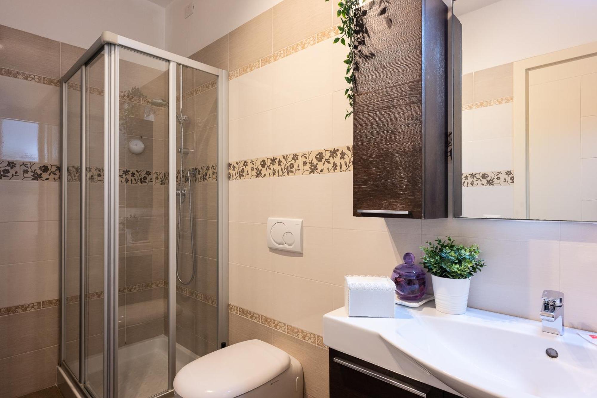 Elegant Location in Florence - 2 FREE PARKING!