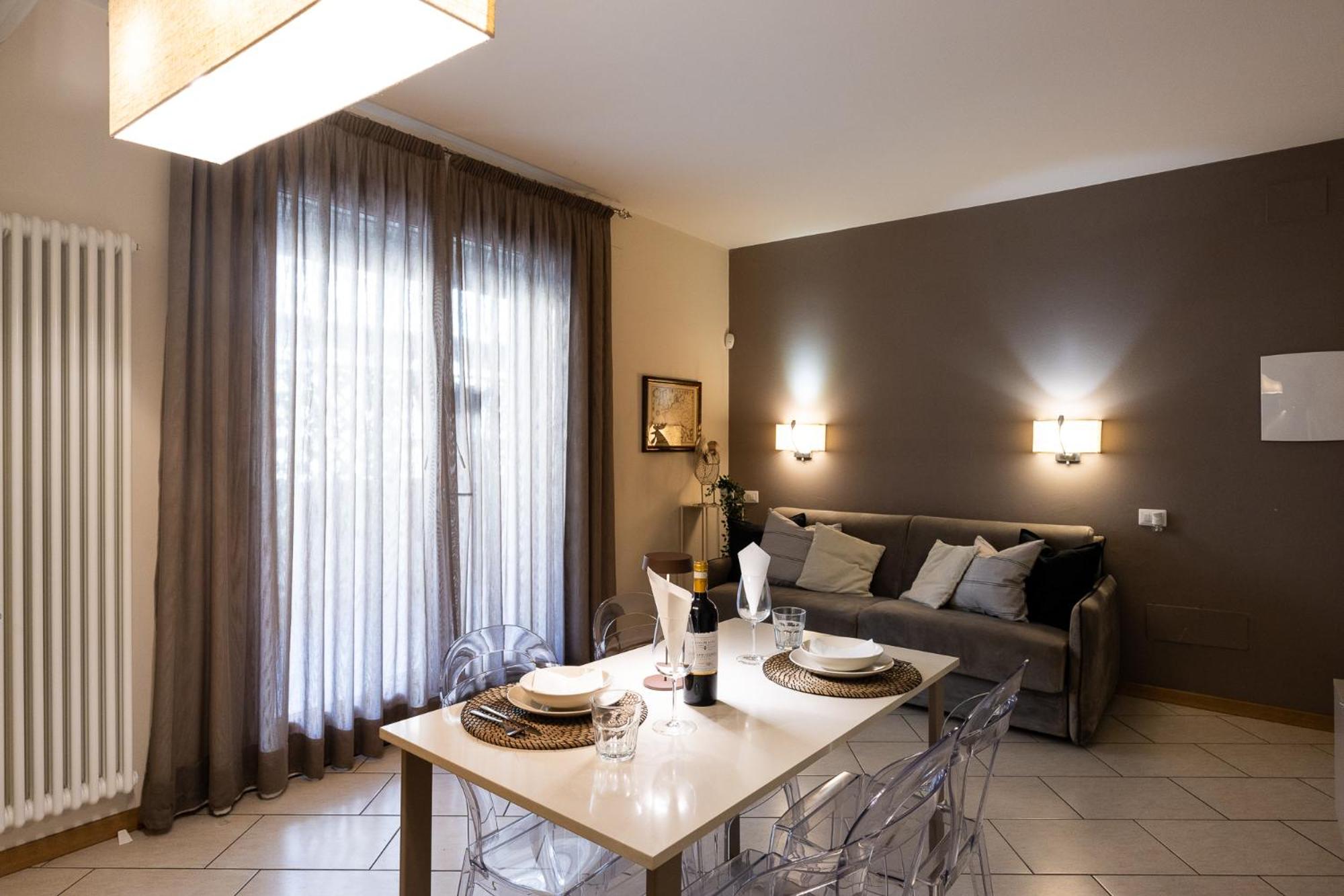 Elegant Location in Florence - 2 FREE PARKING!