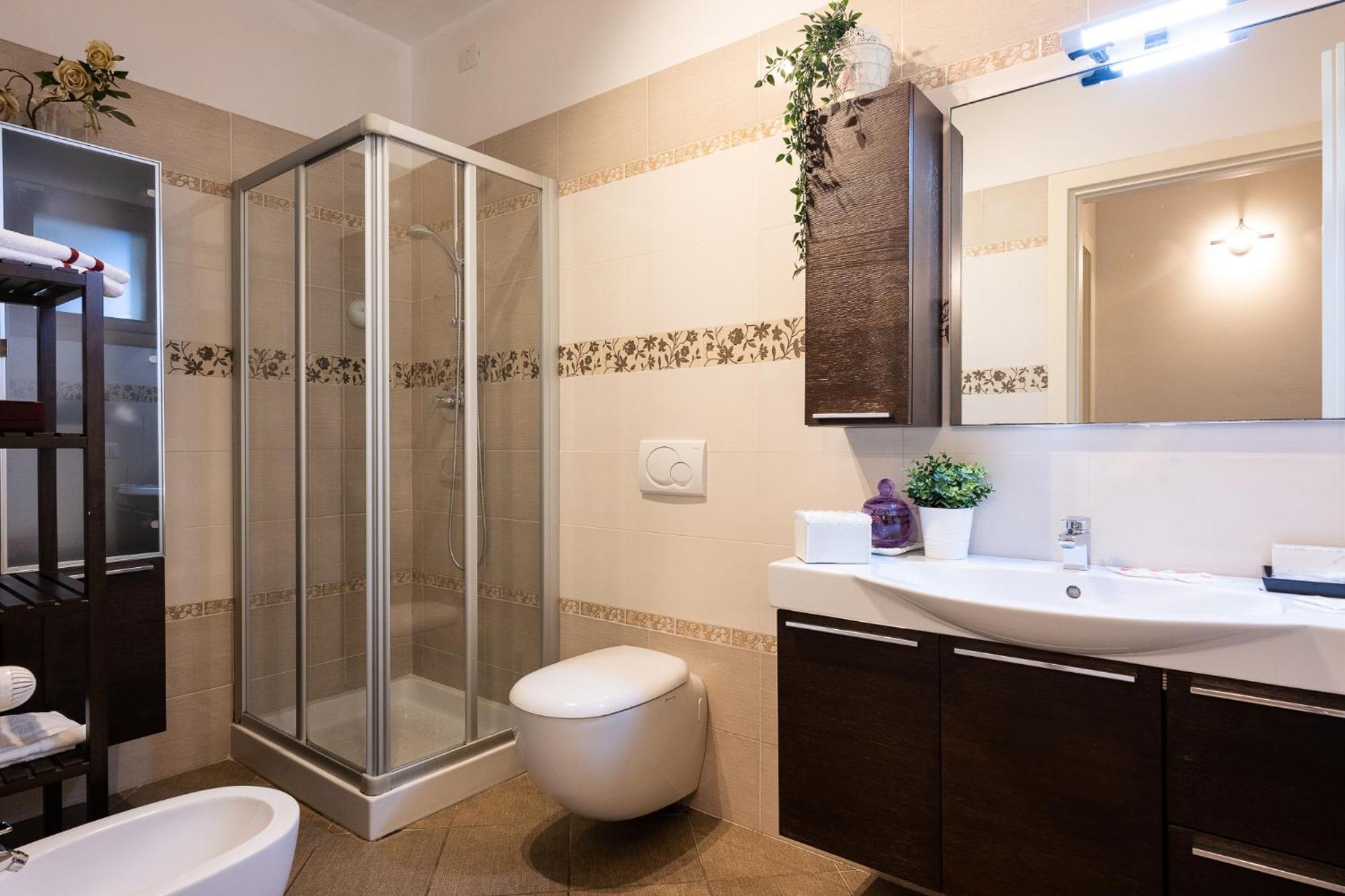 Elegant Location in Florence - 2 FREE PARKING!