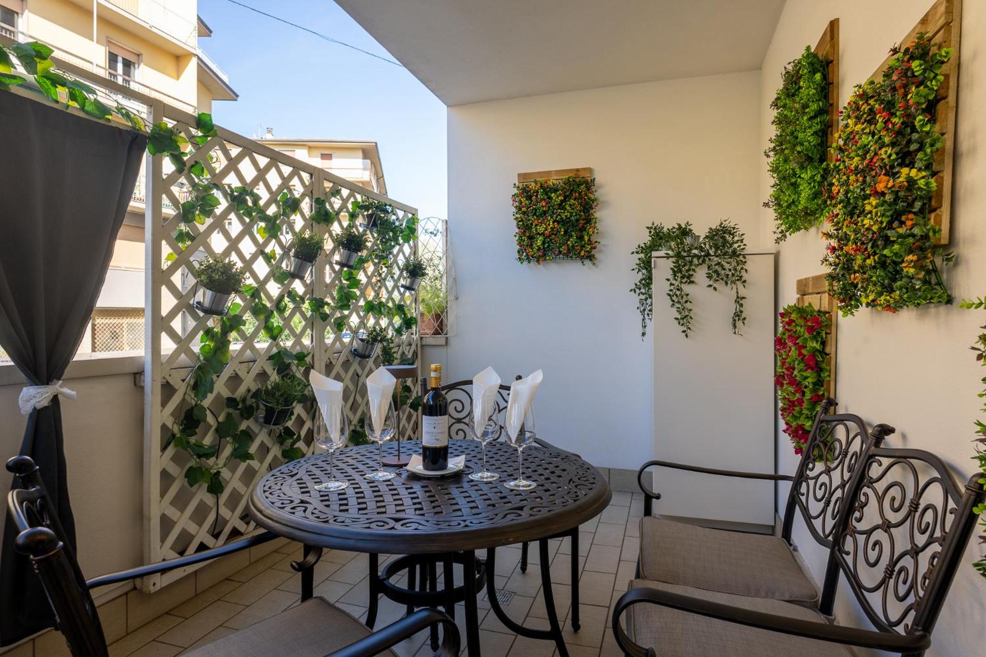 Elegant Location in Florence - 2 FREE PARKING!