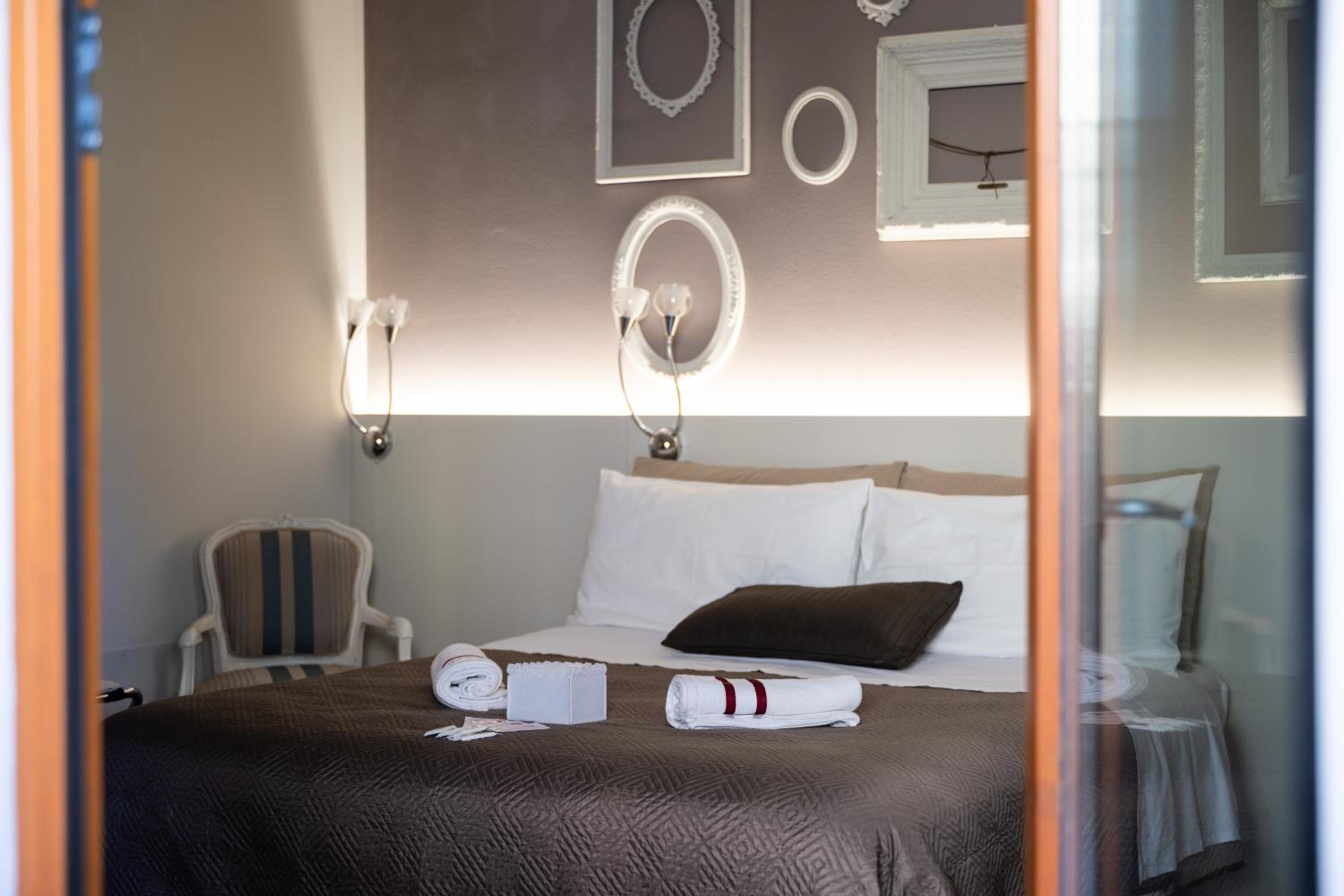 Elegant Location in Florence - 2 FREE PARKING!