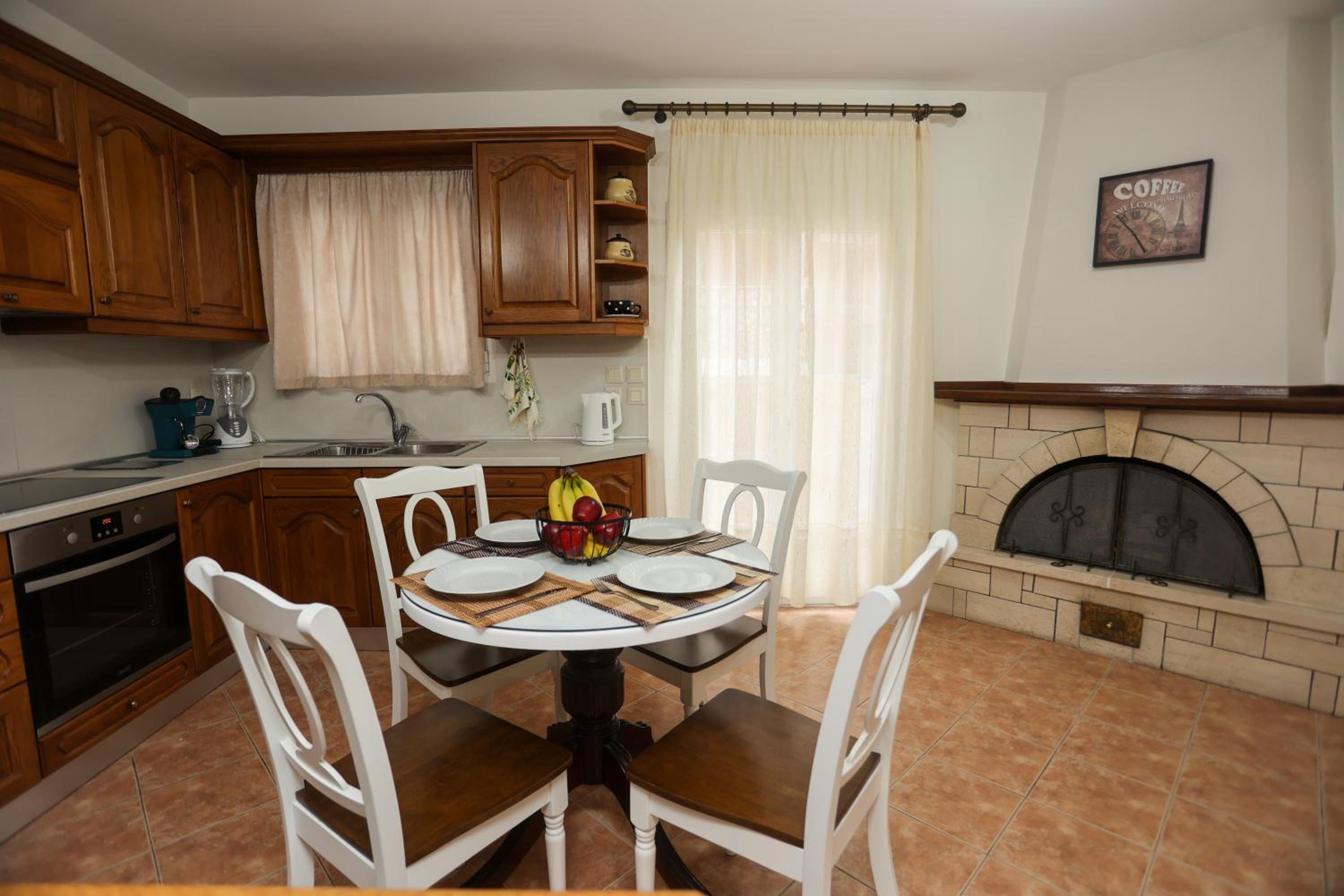 Yiasemi Maison