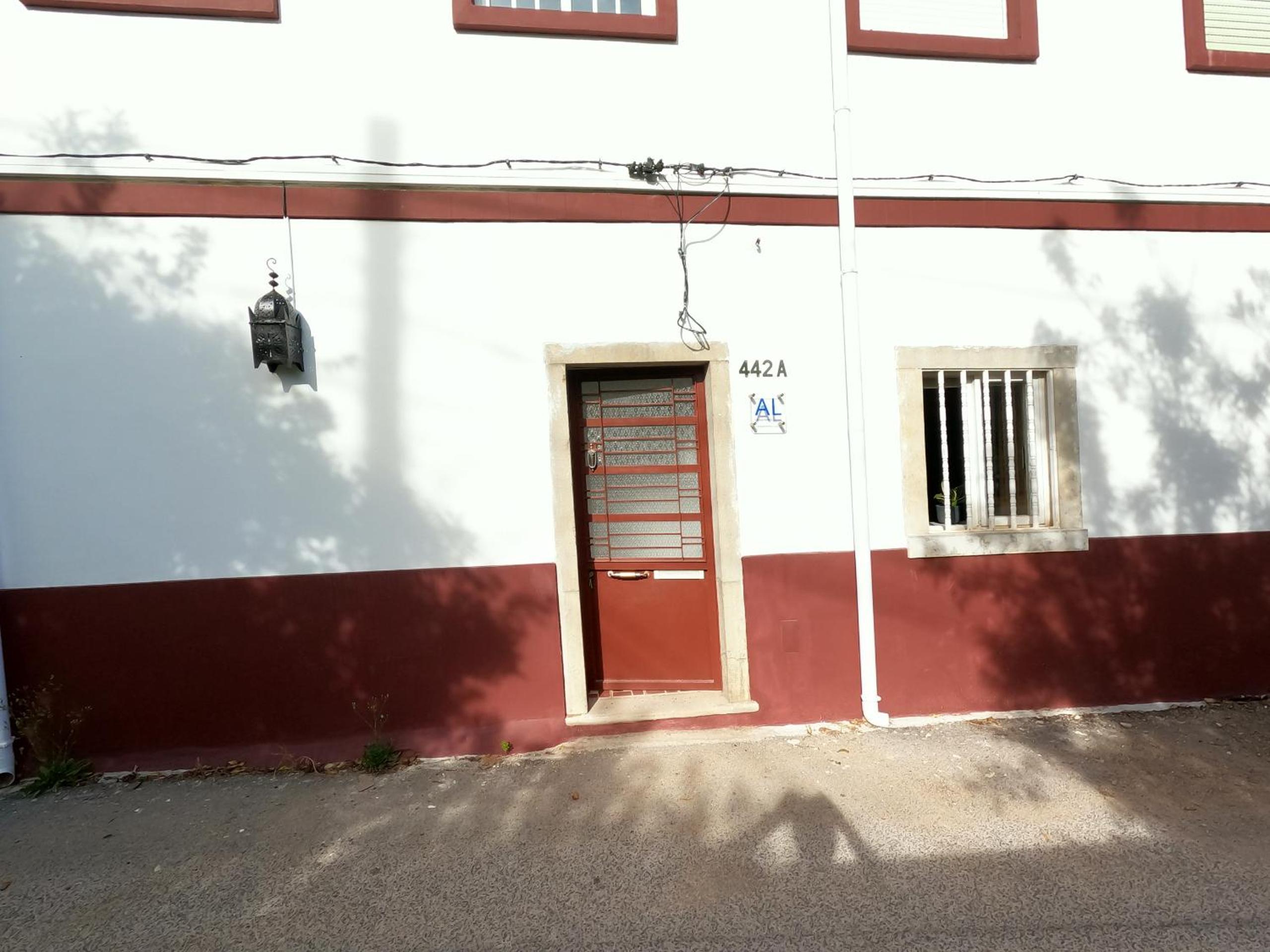 Algarve, renovated T1 apartment in S Bras de Alportel view 2
