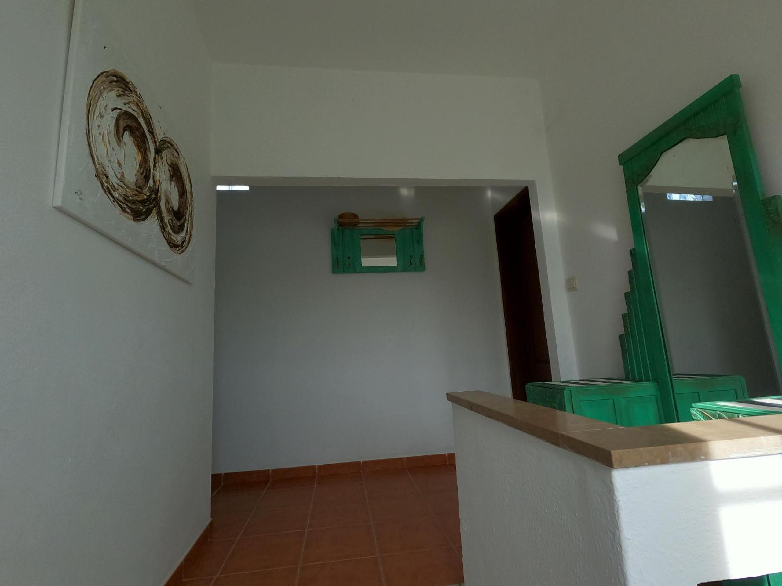 Algarve, renovated T1 apartment in S Bras de Alportel view 4