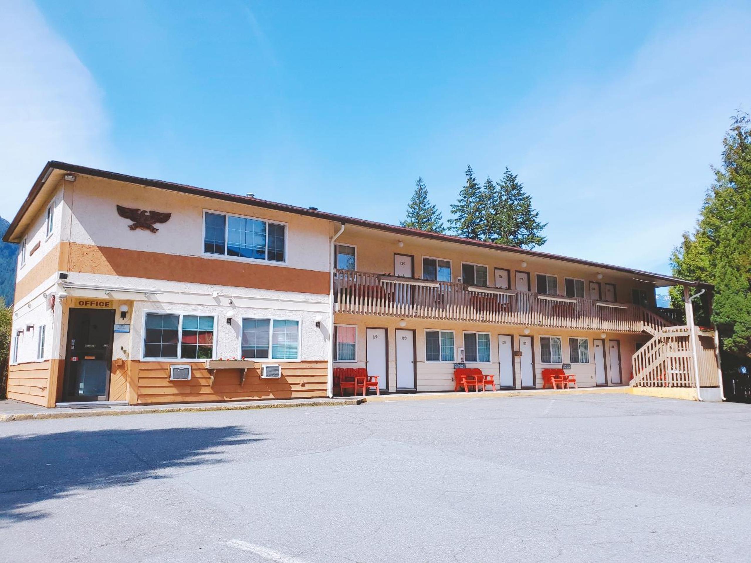 Red Roof Motor Inn - Image 3