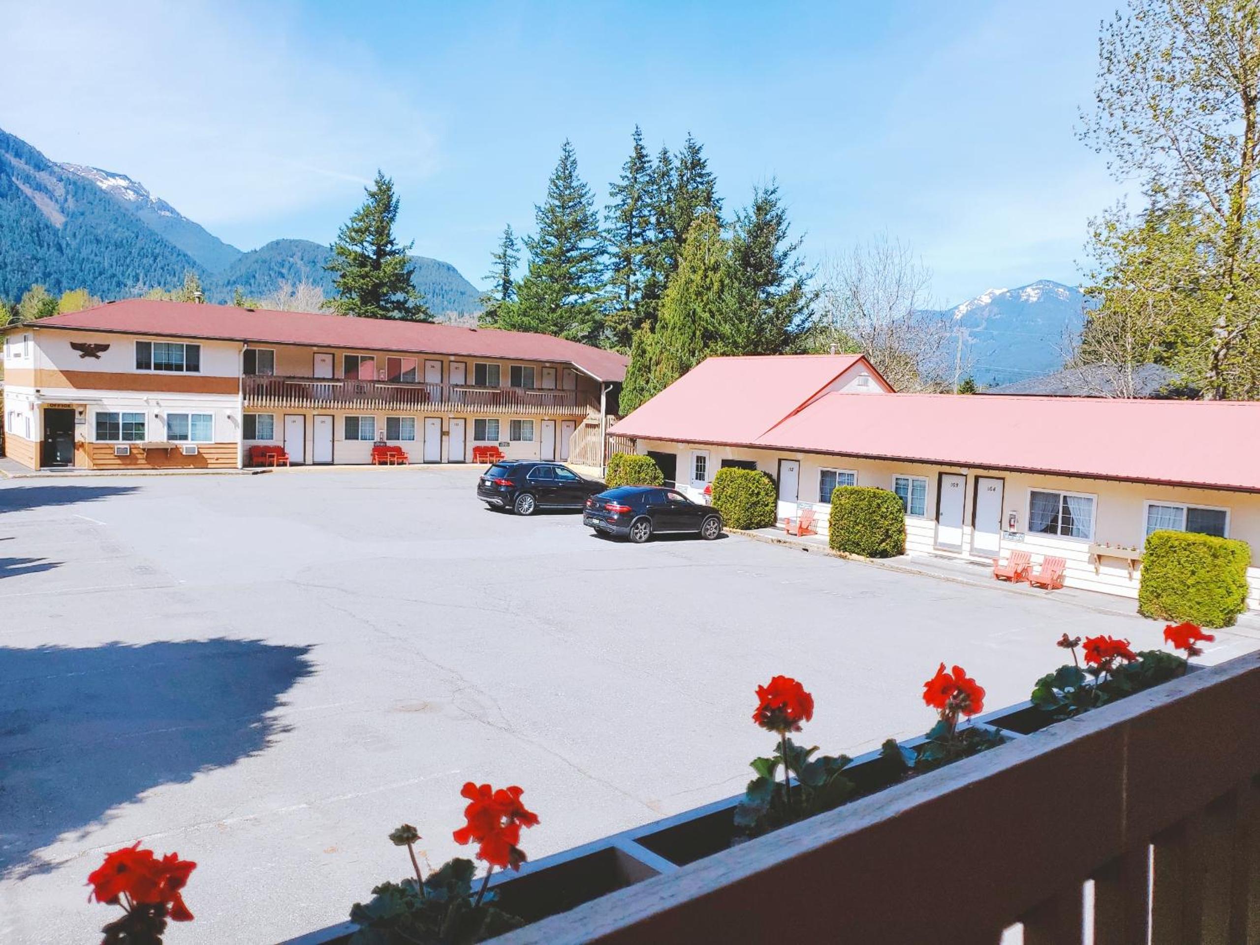 Red Roof Motor Inn - Image 2