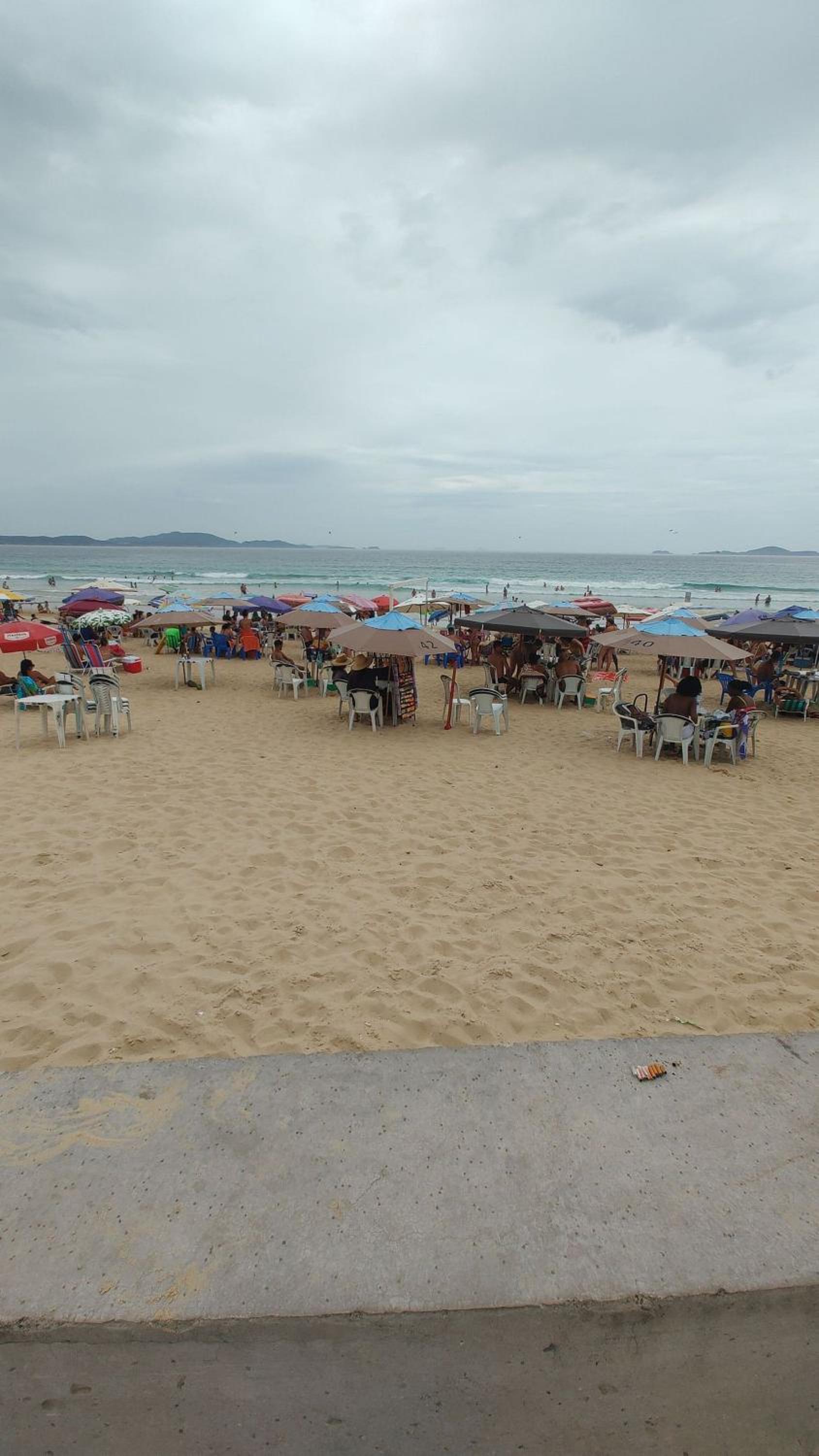 Casa beira da Praia Peró Condomínio com segurança