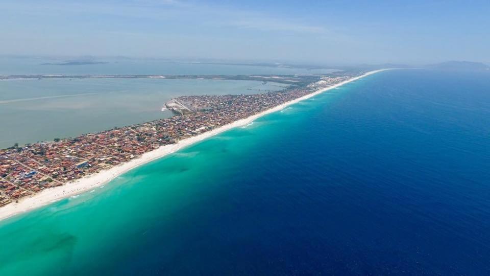 CASAS DUPLEX 2 QUARTOS na beira da praia de Figueira - Arraial do Cabo - RJ - Máx 5 hóspedes com 2 suítes, ou Máx 7 Hóspedes com sala de TV e churrasqueira