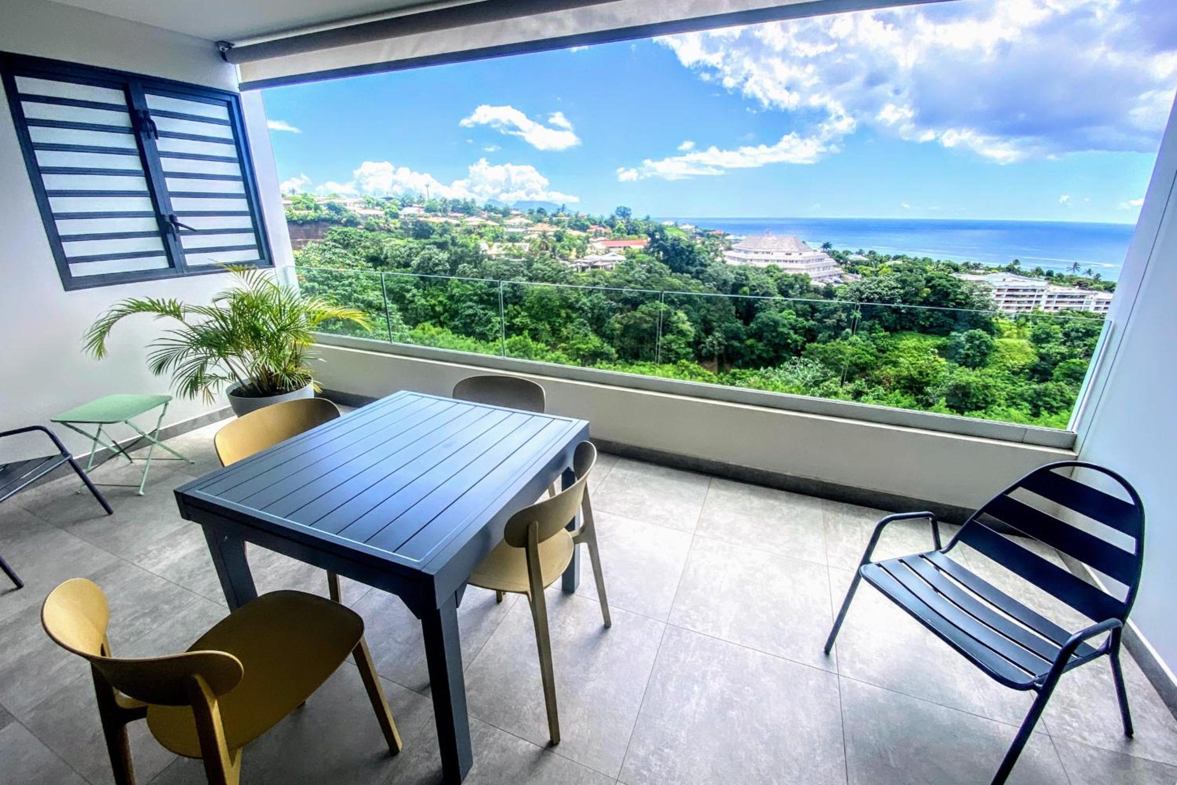 Hotel Near Papeete Modern one bedroom apartment very nice sea view - Image 1