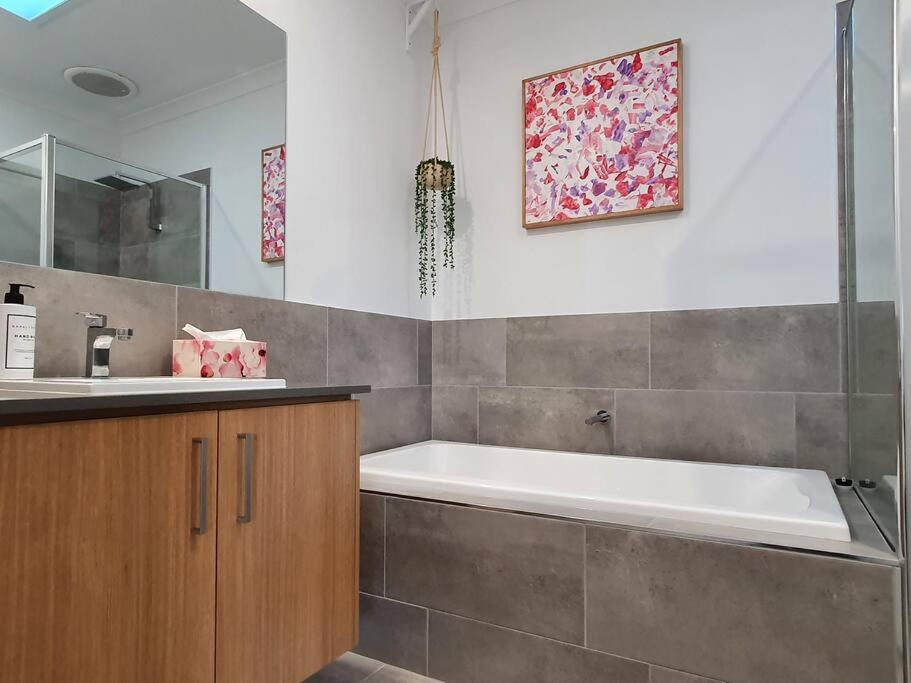 Spacious 3-bedroom home close to town and beach