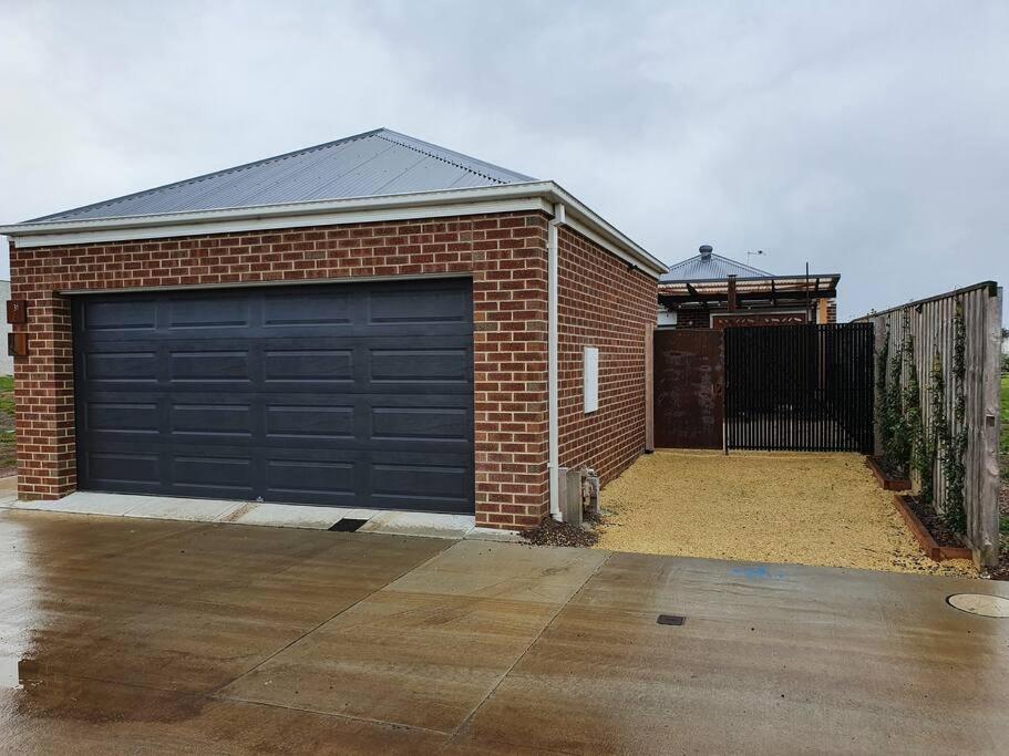Spacious 3-bedroom home close to town and beach