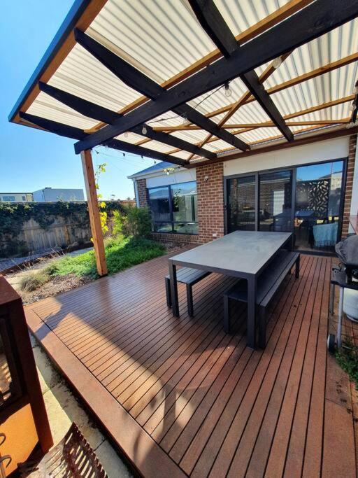 Spacious 3-bedroom home close to town and beach