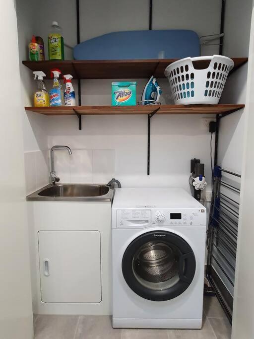 Spacious 3-bedroom home close to town and beach