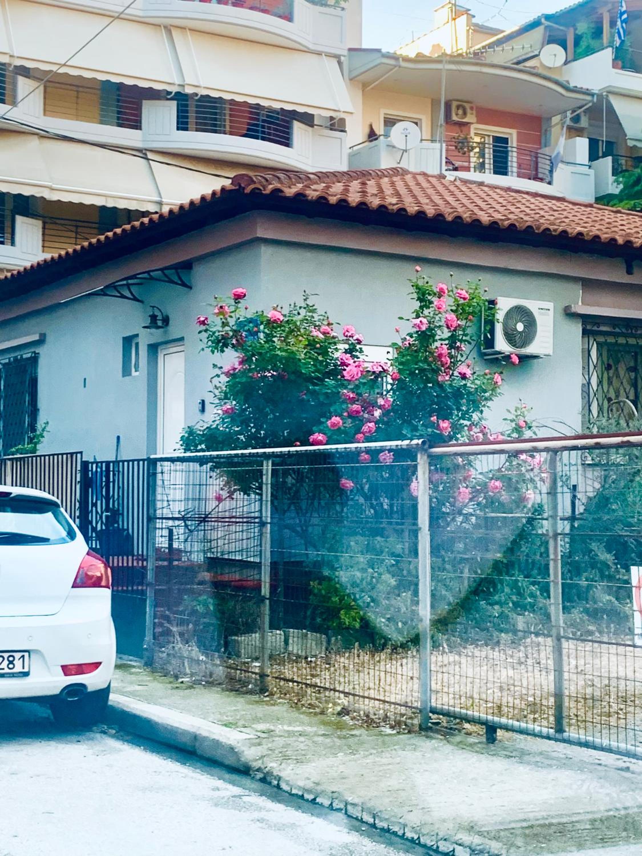 Studio close to Train Station view 3