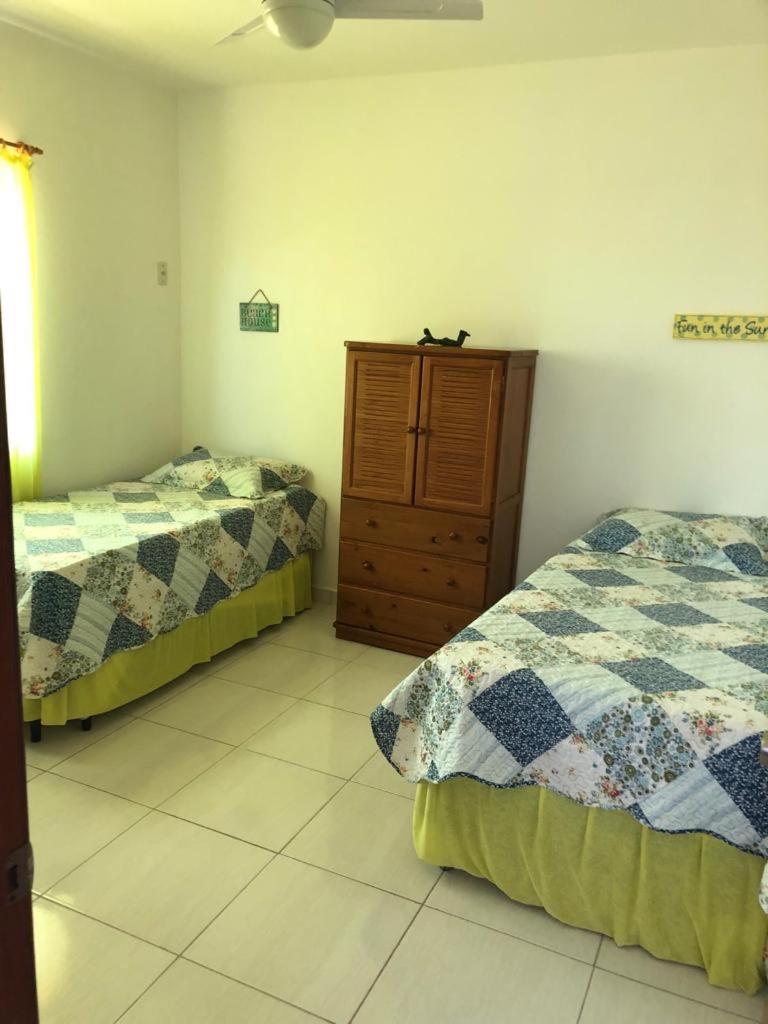 CASAS DUPLEX 2 QUARTOS na beira da praia de Figueira - Arraial do Cabo - RJ - Máx 5 hóspedes com 2 suítes, ou Máx 7 Hóspedes com sala de TV e churrasqueira