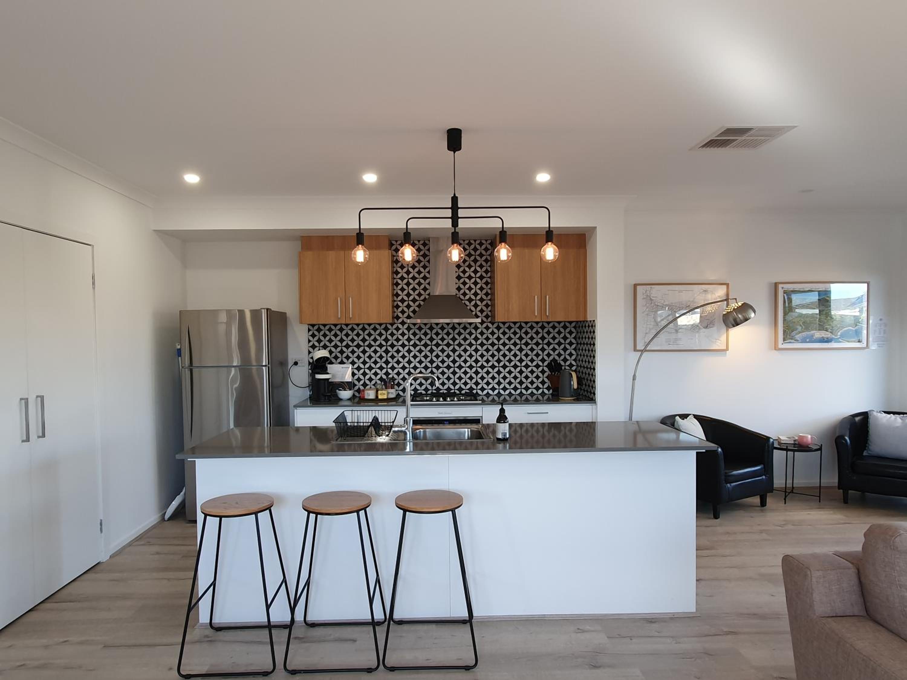 Spacious 3-bedroom home close to town and beach