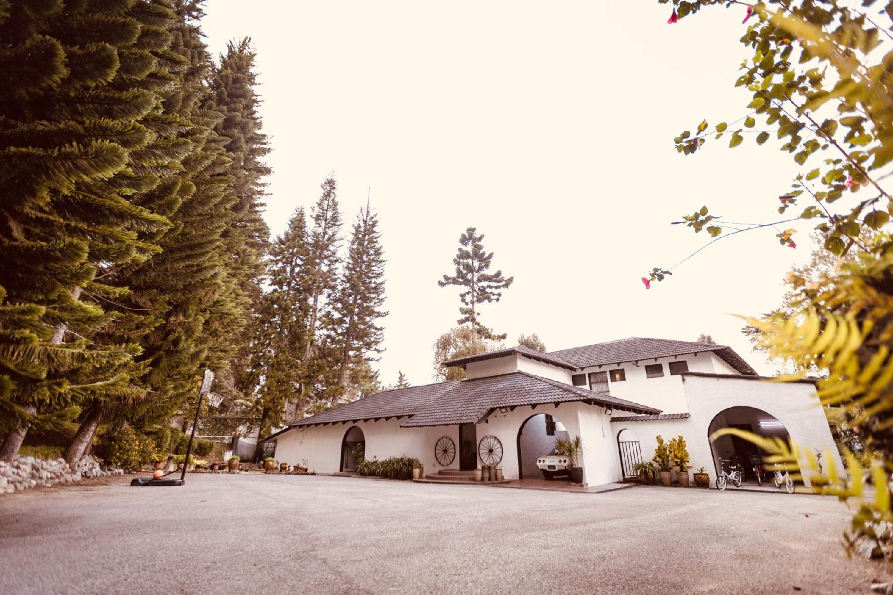 The White Horse, Private Pool, Sauna and Valley View photo 1