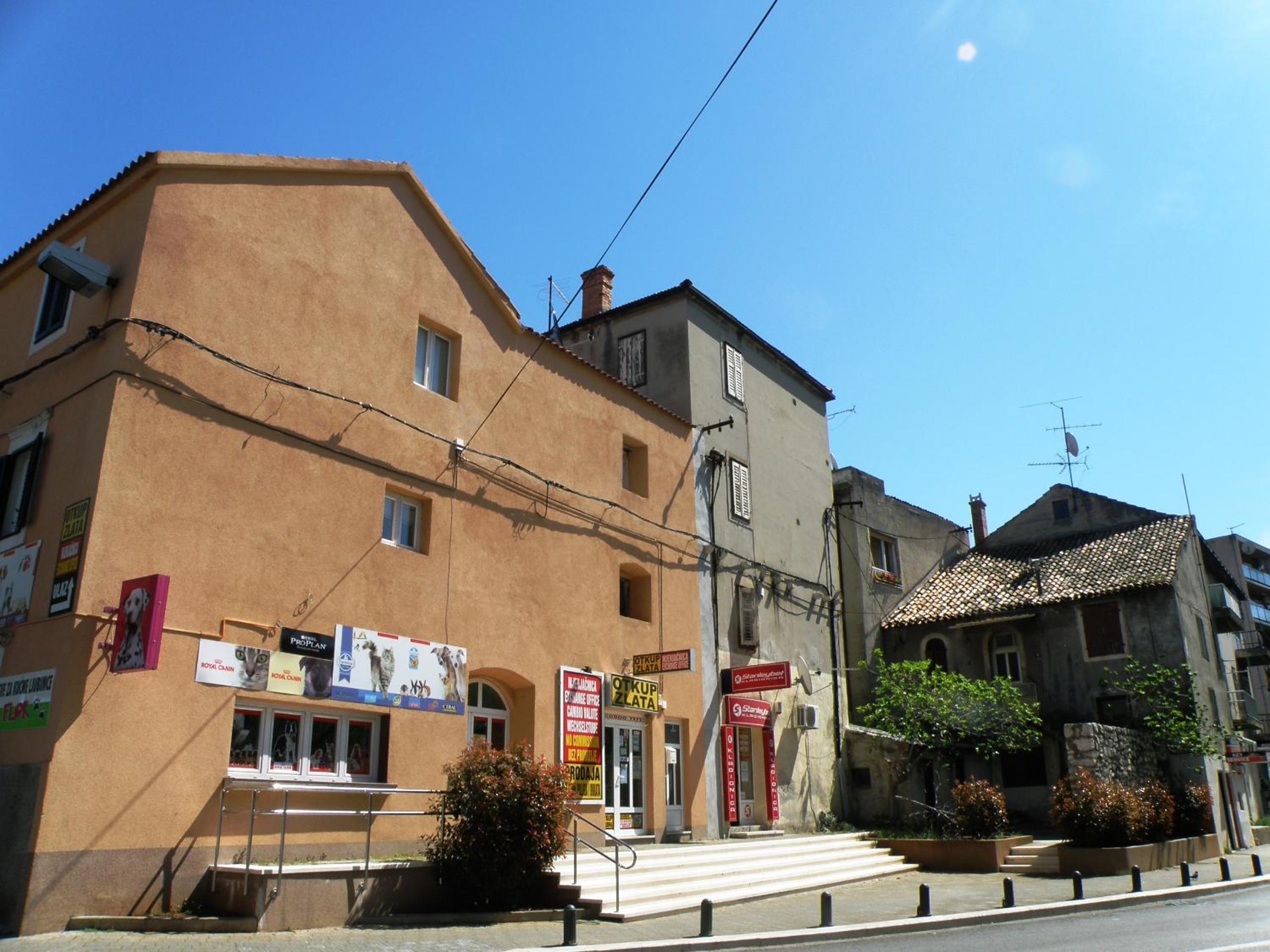 Photo 6