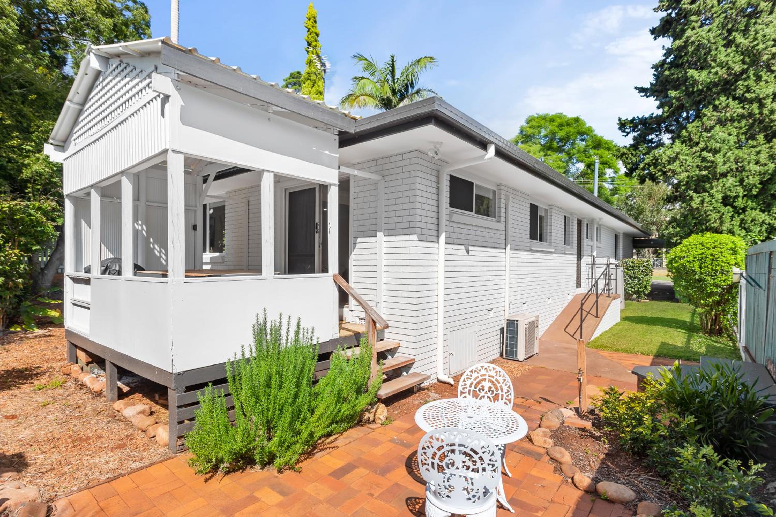 Maple Cottage - Perfect Eastside Location