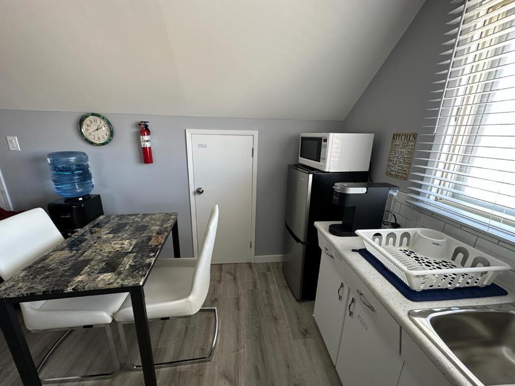 Spotless 4 Bedrooms 4 Beds Sleep 8 in Winnipeg