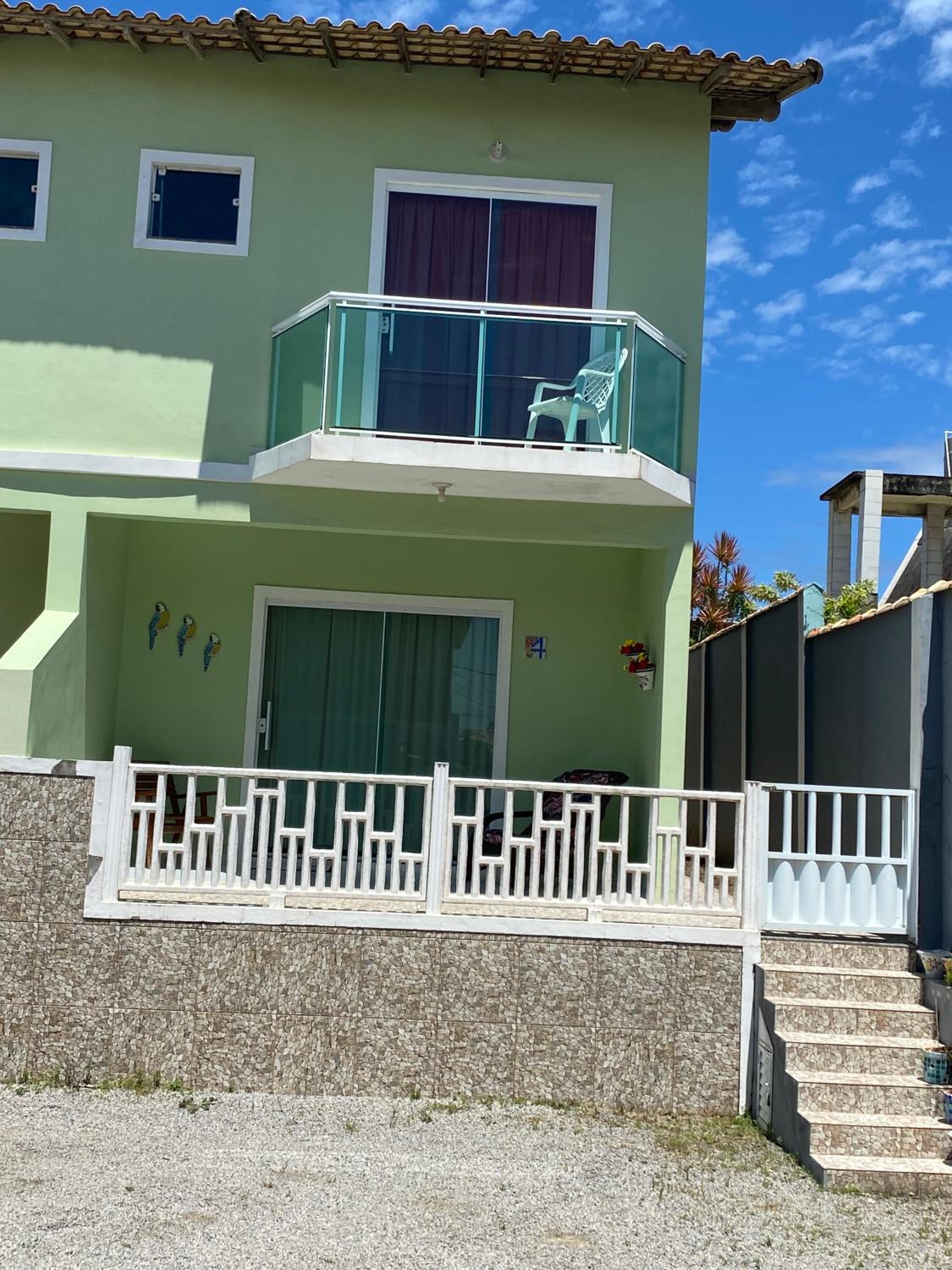 CASAS DUPLEX 2 QUARTOS na beira da praia de Figueira - Arraial do Cabo - RJ - Máx 5 hóspedes com 2 suítes, ou Máx 7 Hóspedes com sala de TV e churrasqueira