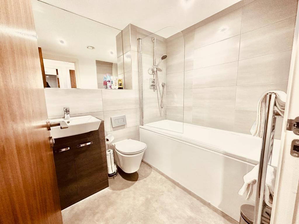 Birmingham City Centre Prestige Stay - Premium Apartment - City Centre - Wifi included view 3