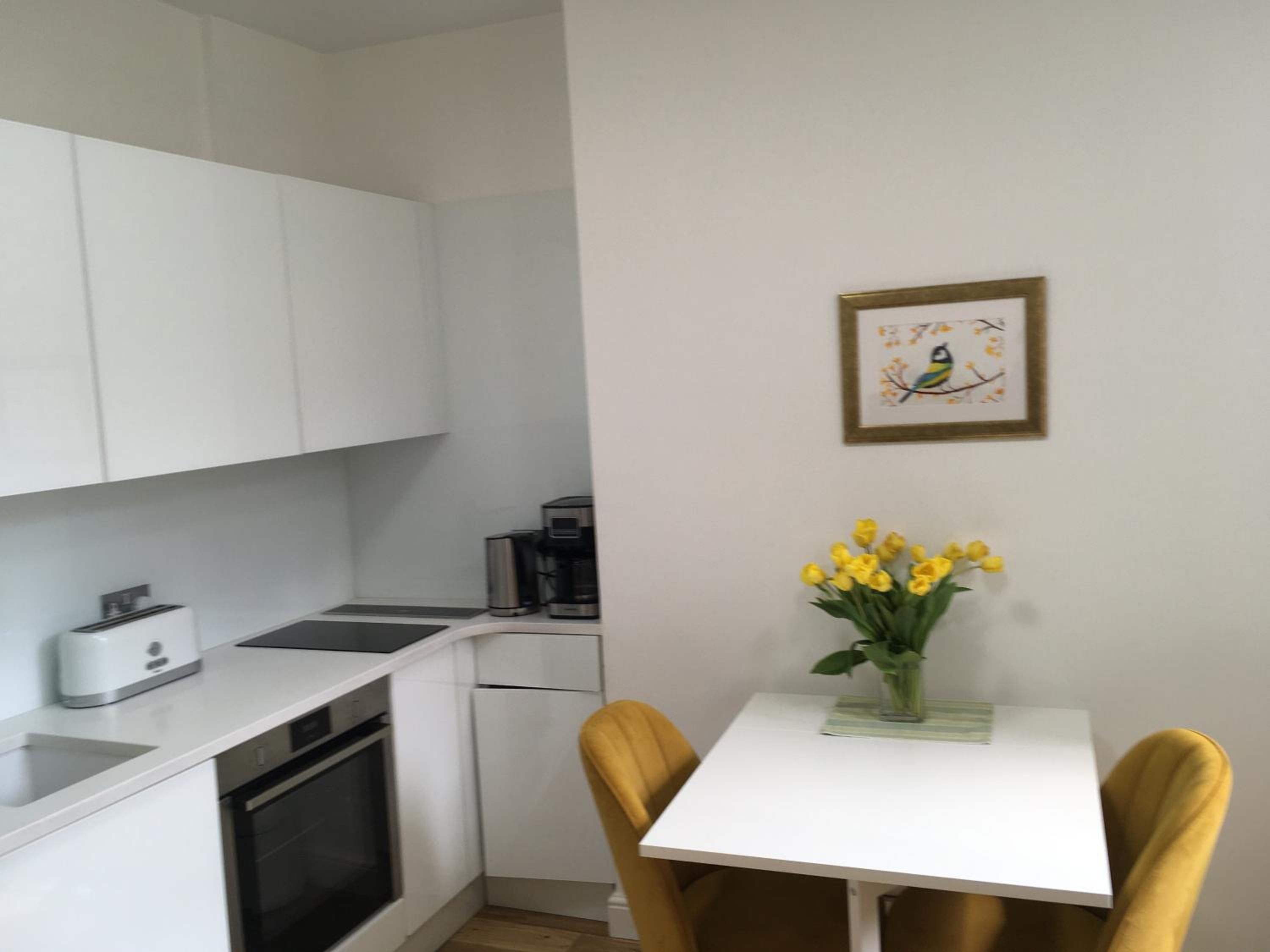 Newly refurbished 2-bedroom flat in Notting Hill