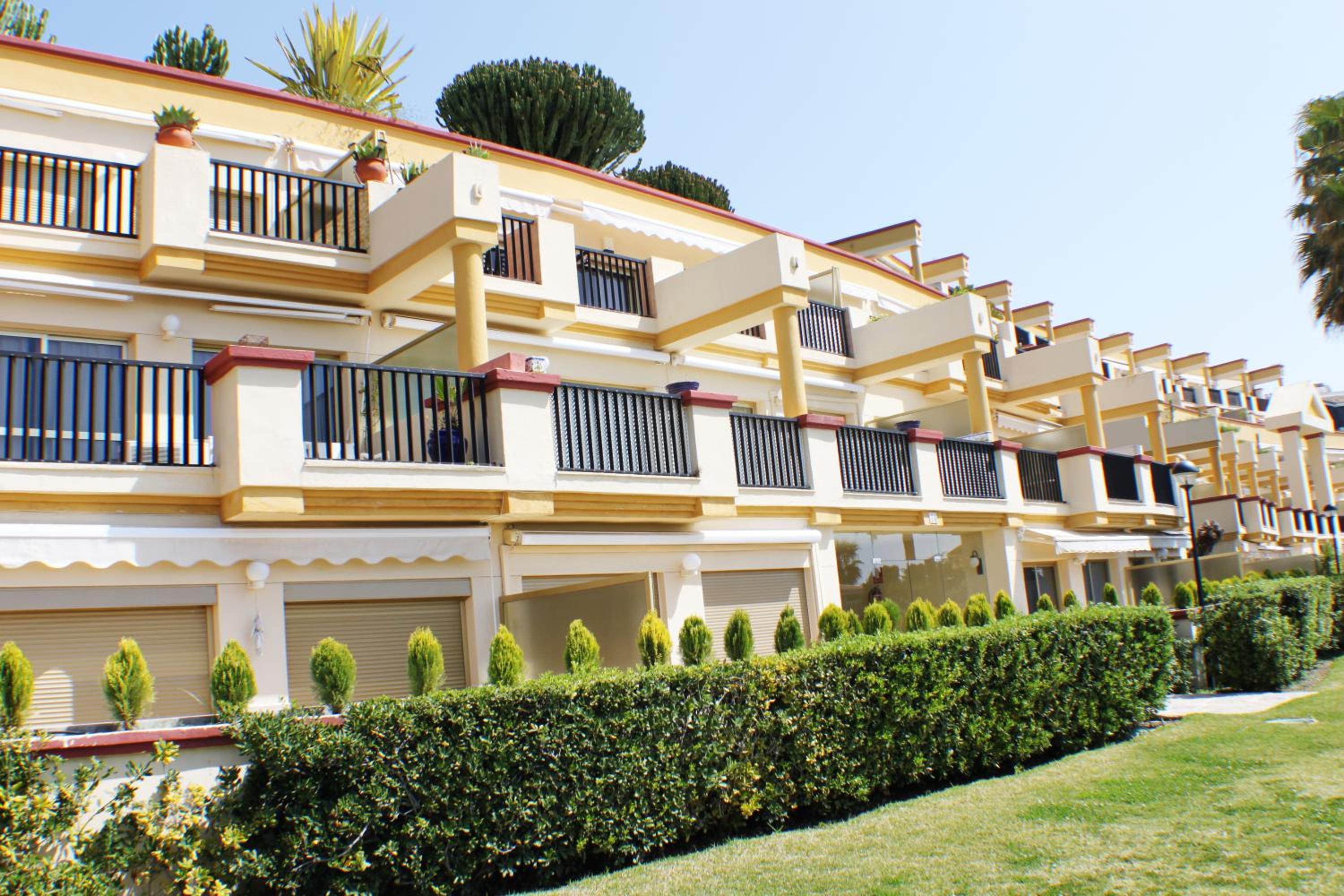 Romana Playa en Marbella — building