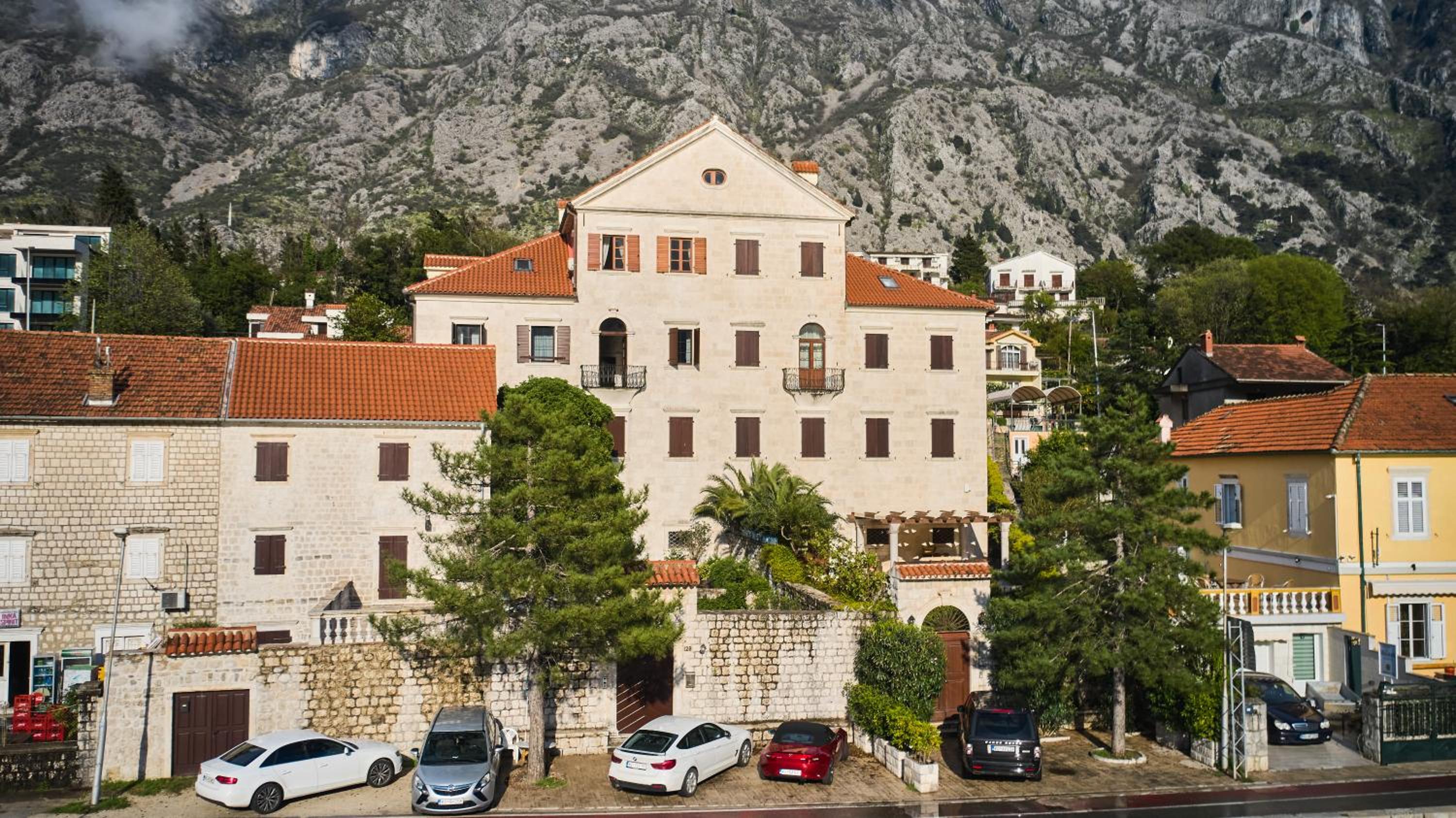 Luxury Palace Apartment view 3