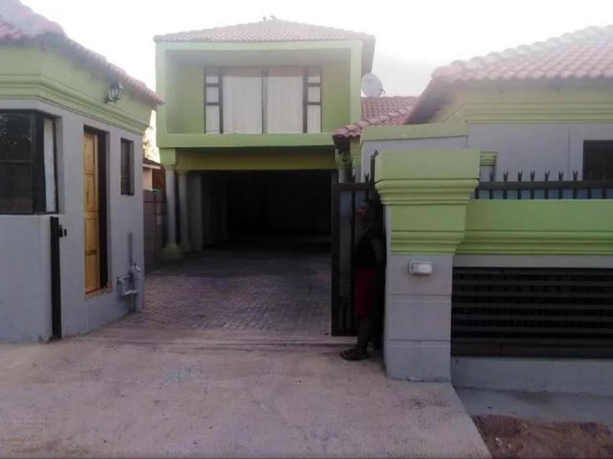 Kwa-Ntokozo Guesthouse-Kwamhlanga view 3