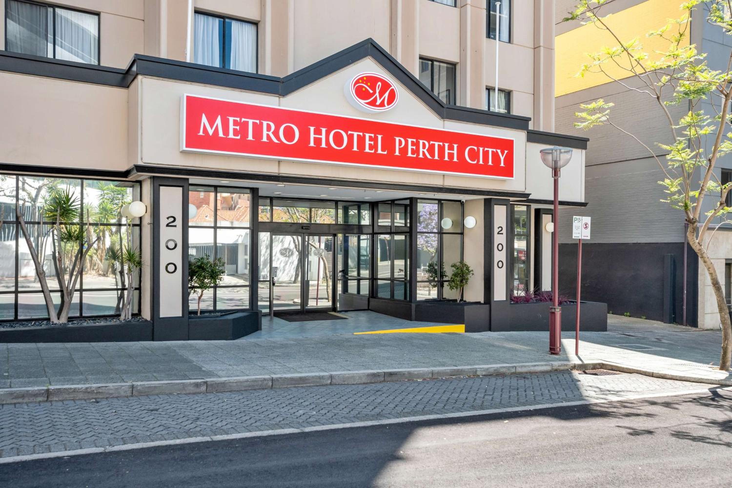 Hotel Metro Hotel Perth City - Image 1