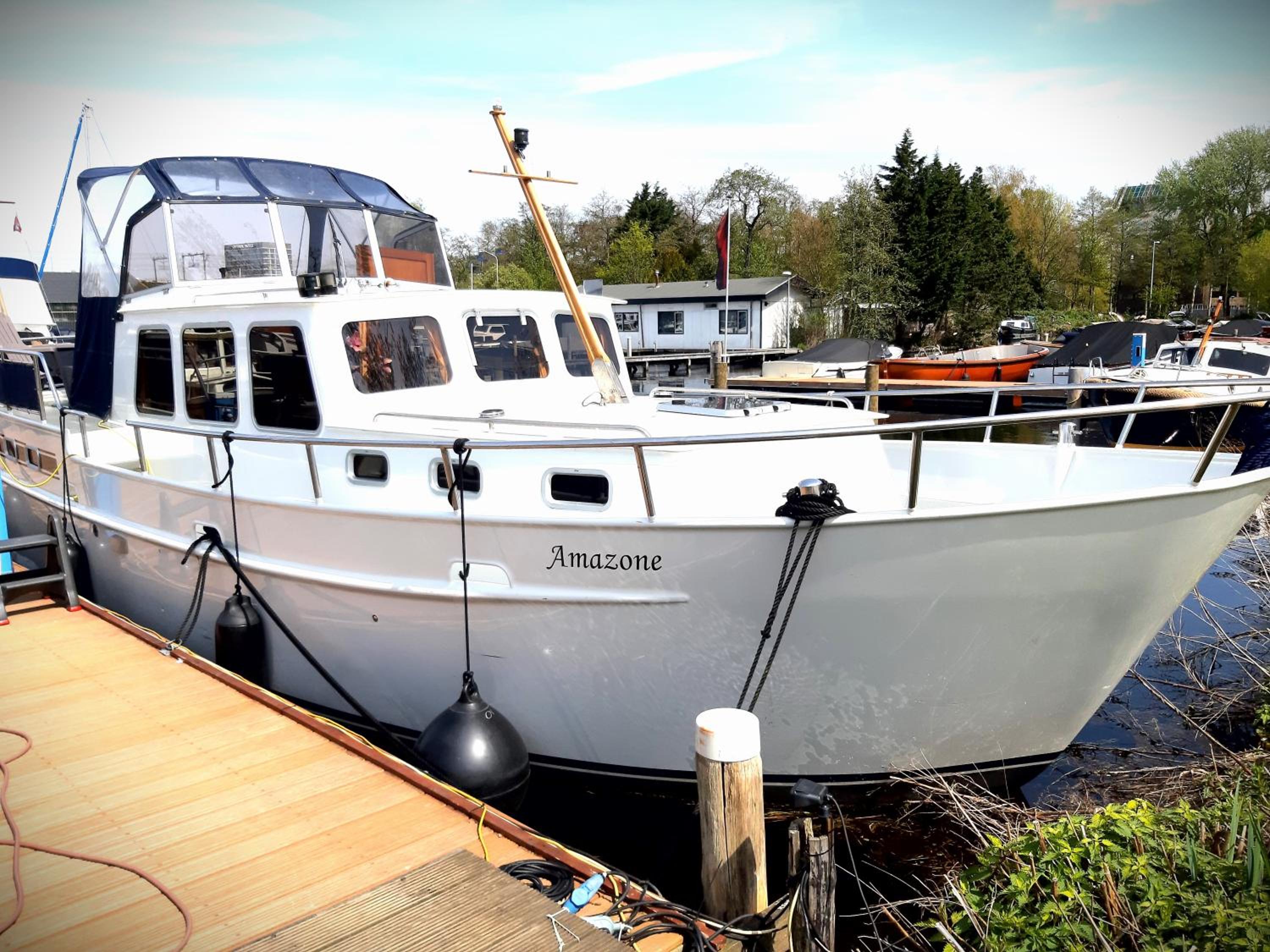 Motor Yacht Amazone