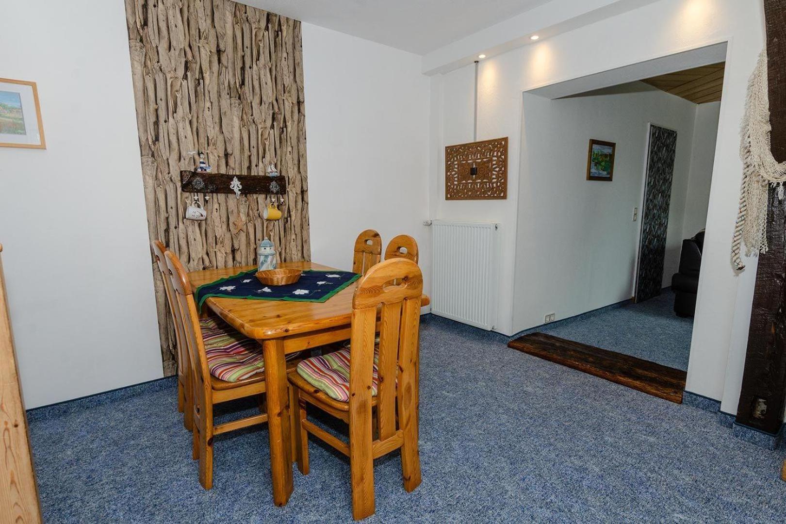 Ferienwohnung-auf-Ruegen-fuer-3-Erwachsene-und-1-Kind-in-Schaprode-Zi6 view 3