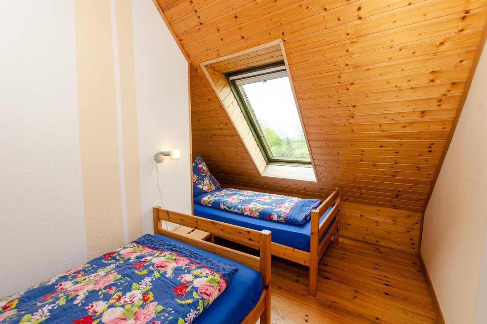 Ferienwohnung-auf-Ruegen-fuer-3-Erwachsene-und-1-Kind-in-Schaprode-Zi6 view 5